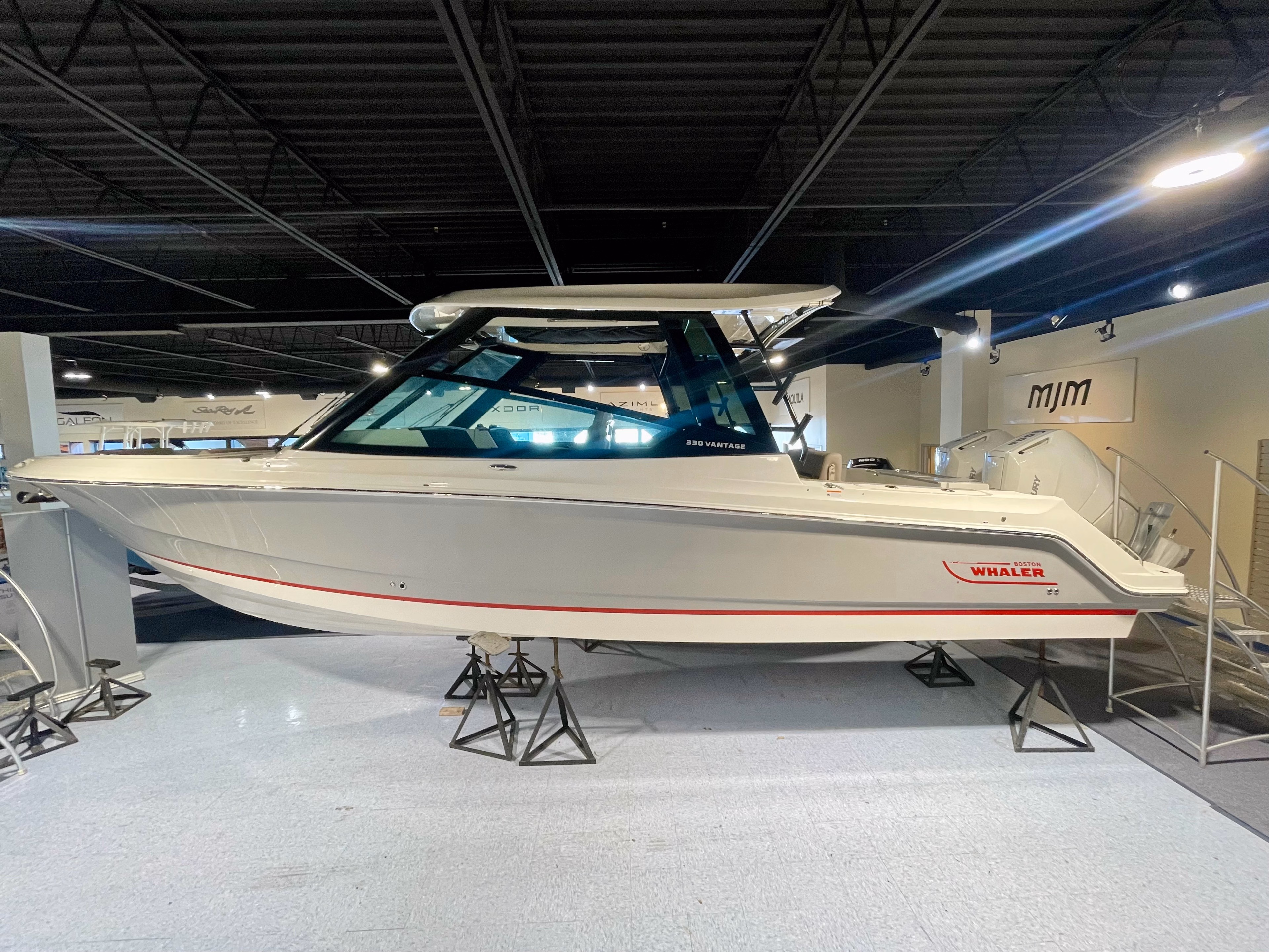 2026 Boston Whaler 330 Vantage