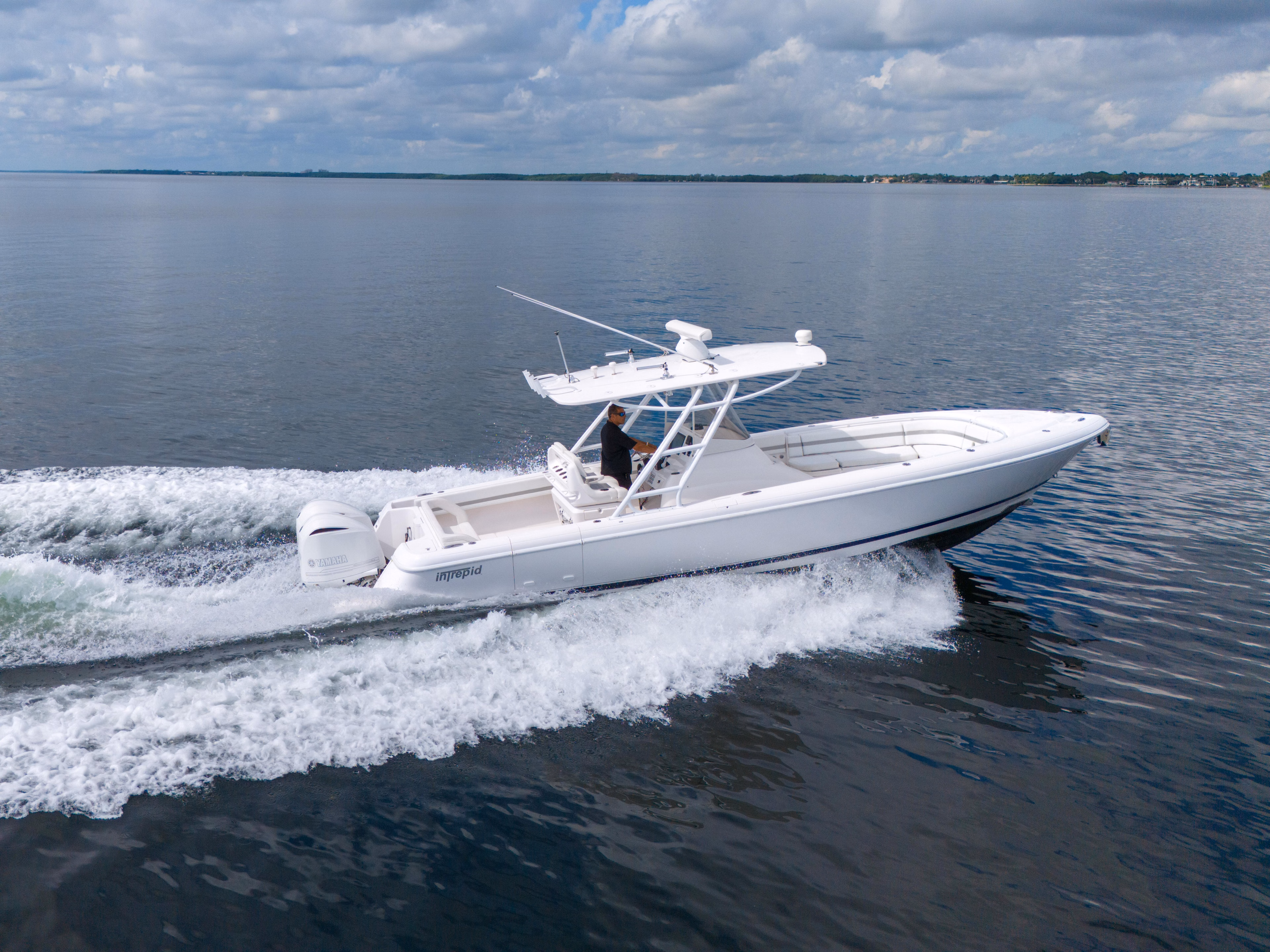 2014 Intrepid Powerboats 327 CC