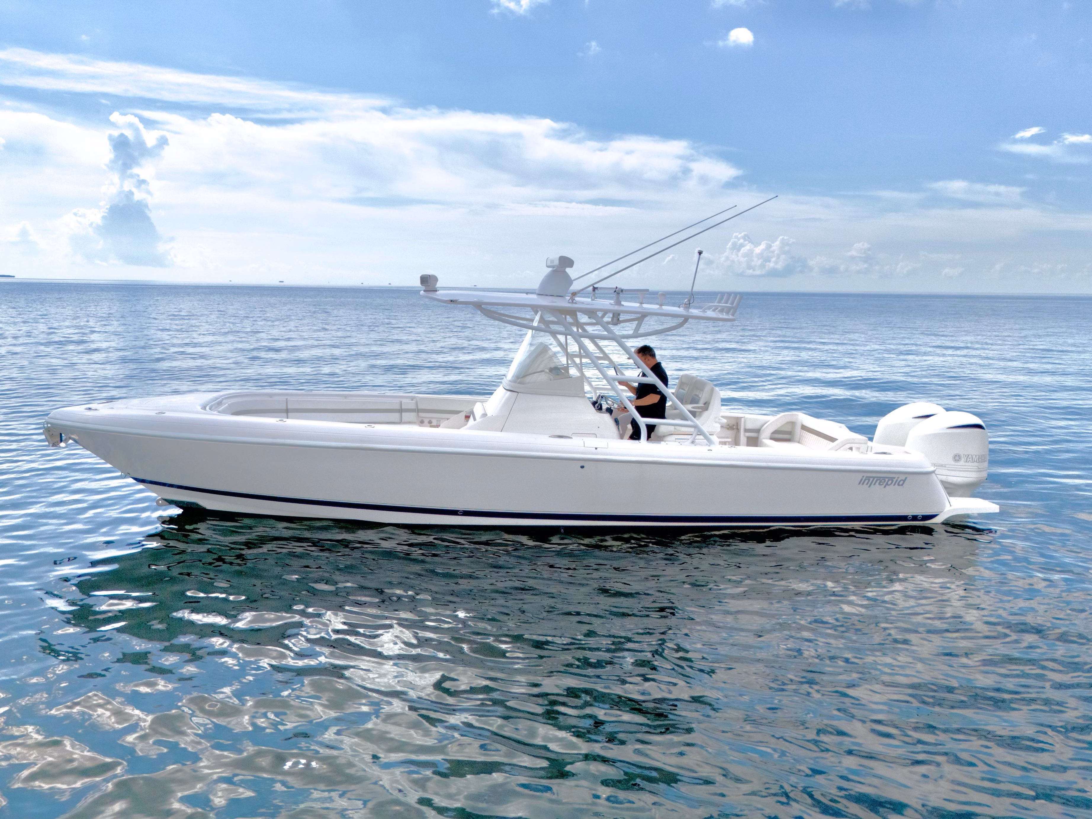 2014 Intrepid Powerboats 327 CC