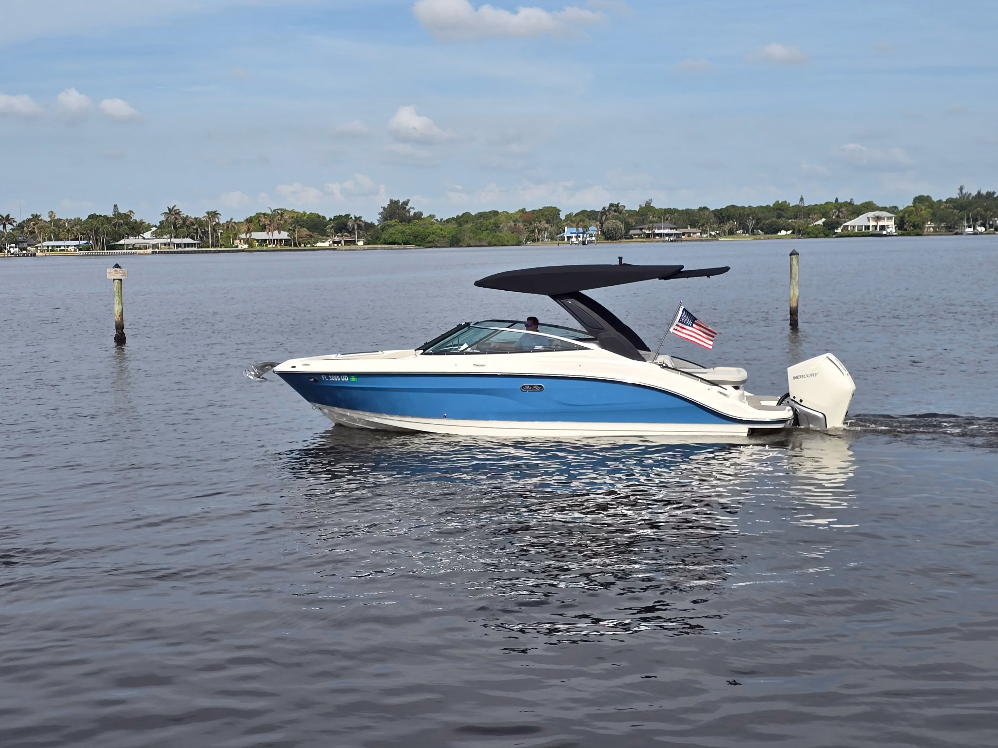 2025 Sea Ray SLX 260 Outboard