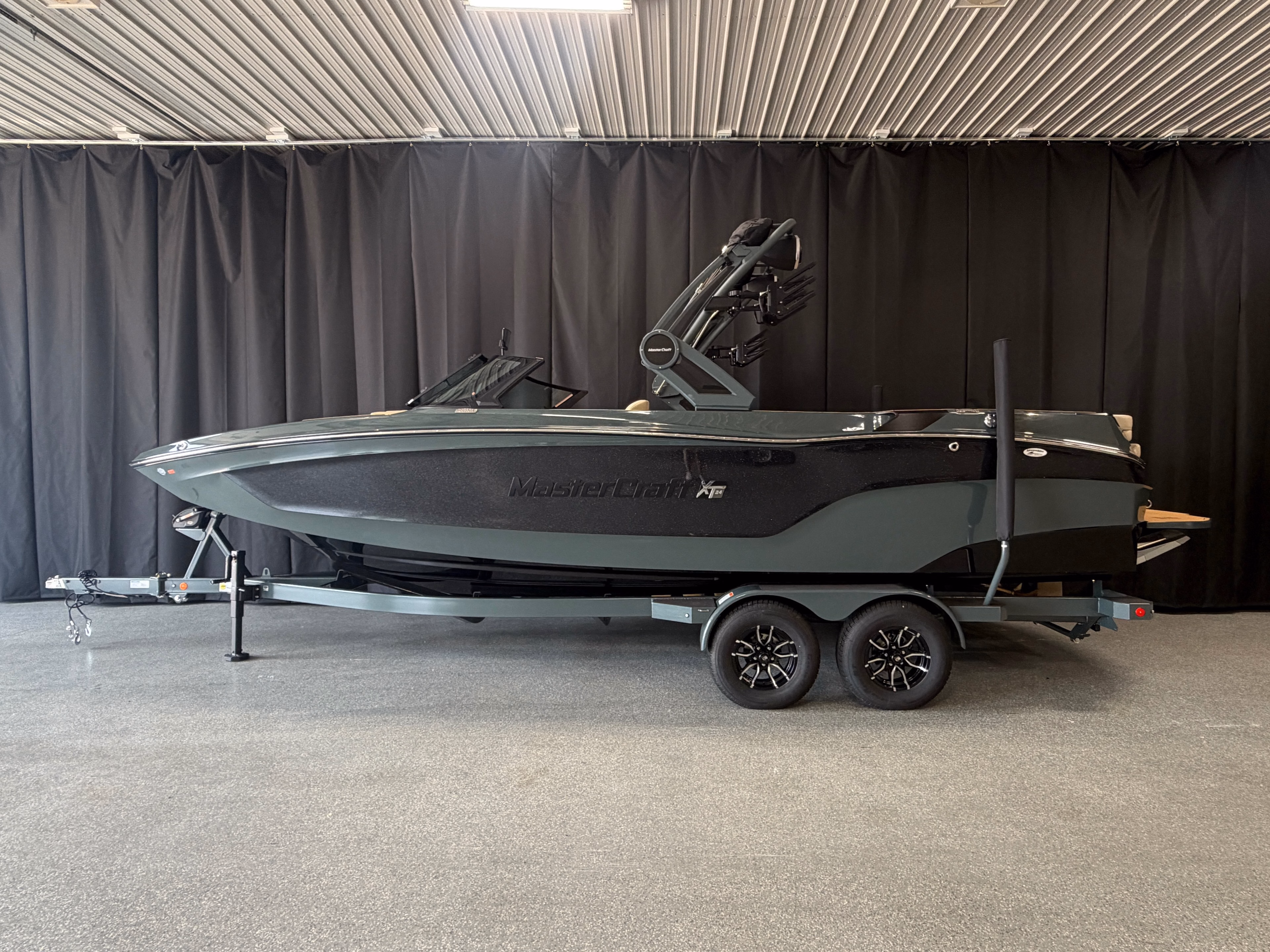 2027 MasterCraft XT24 