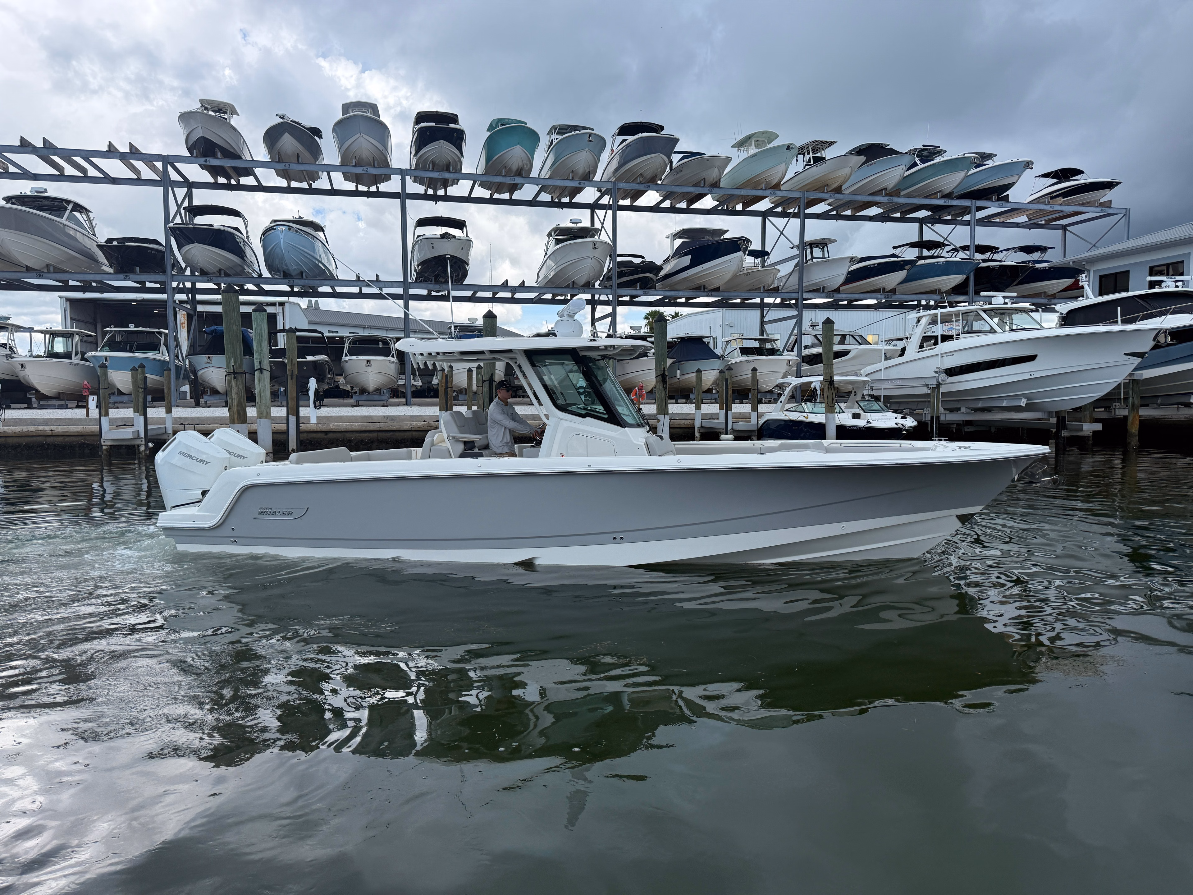 2026 Boston Whaler 330 Outrage 