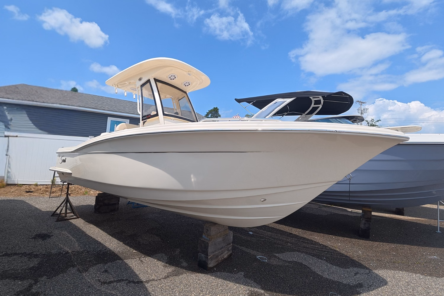 2027 Scout Boats 220 XSF