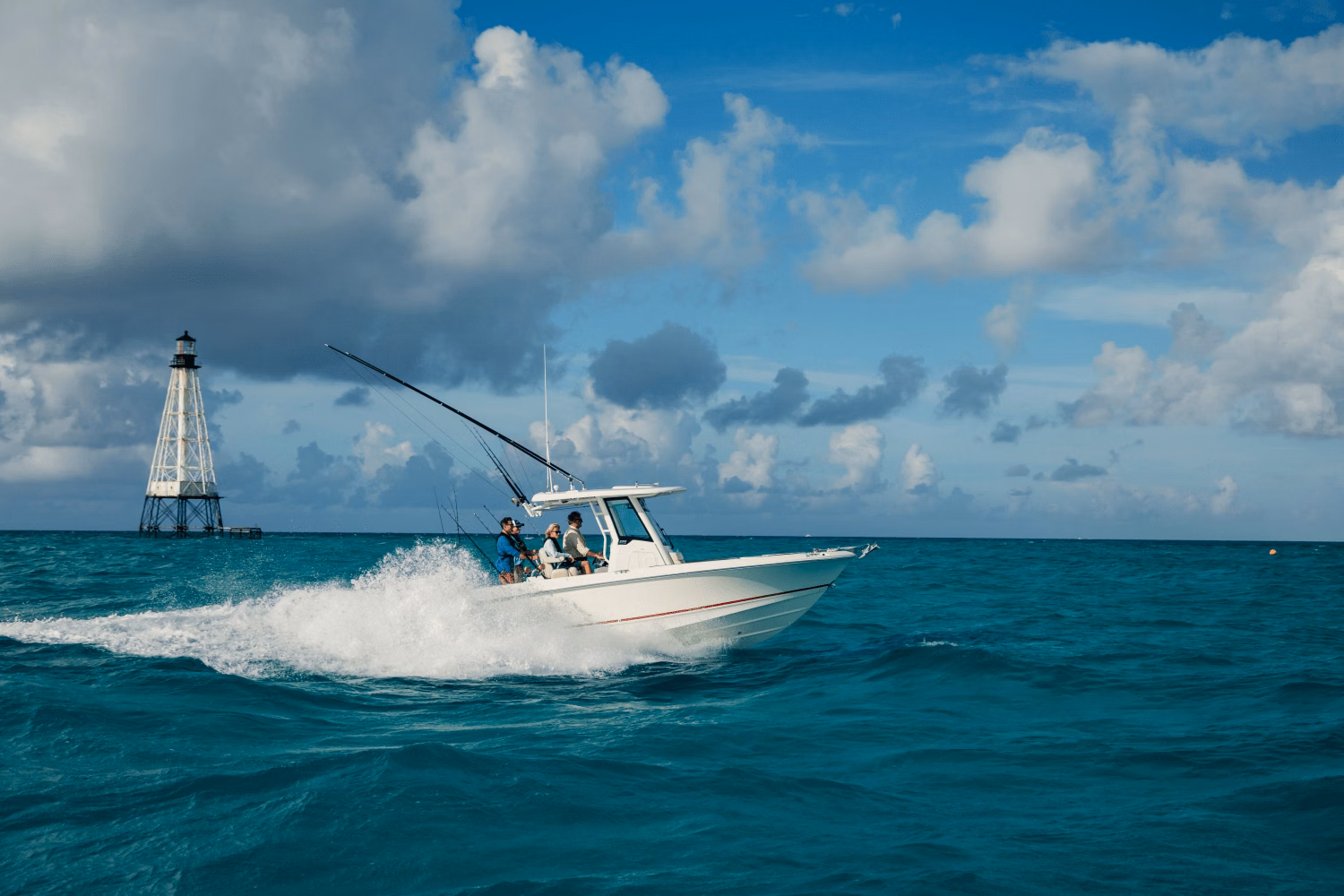 2027 Boston Whaler 250 Outrage