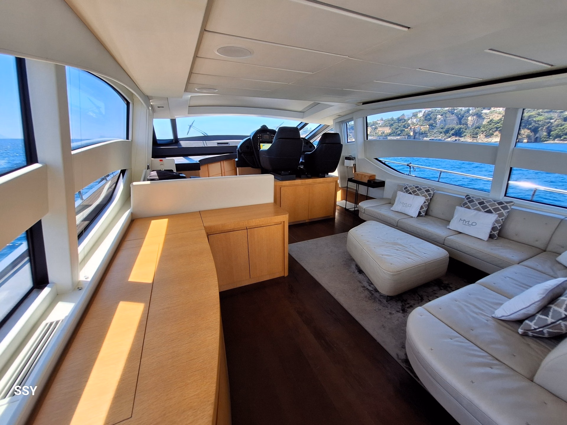 2014 Pershing 74 