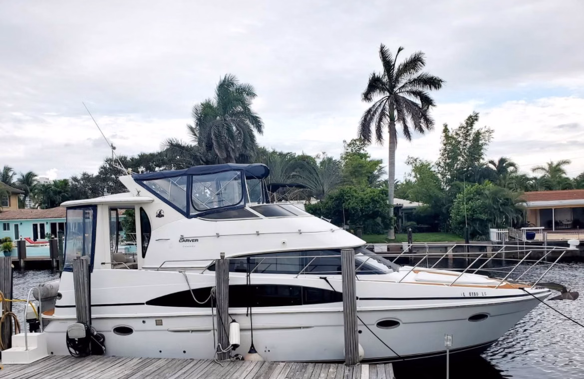 2001 Carver 396