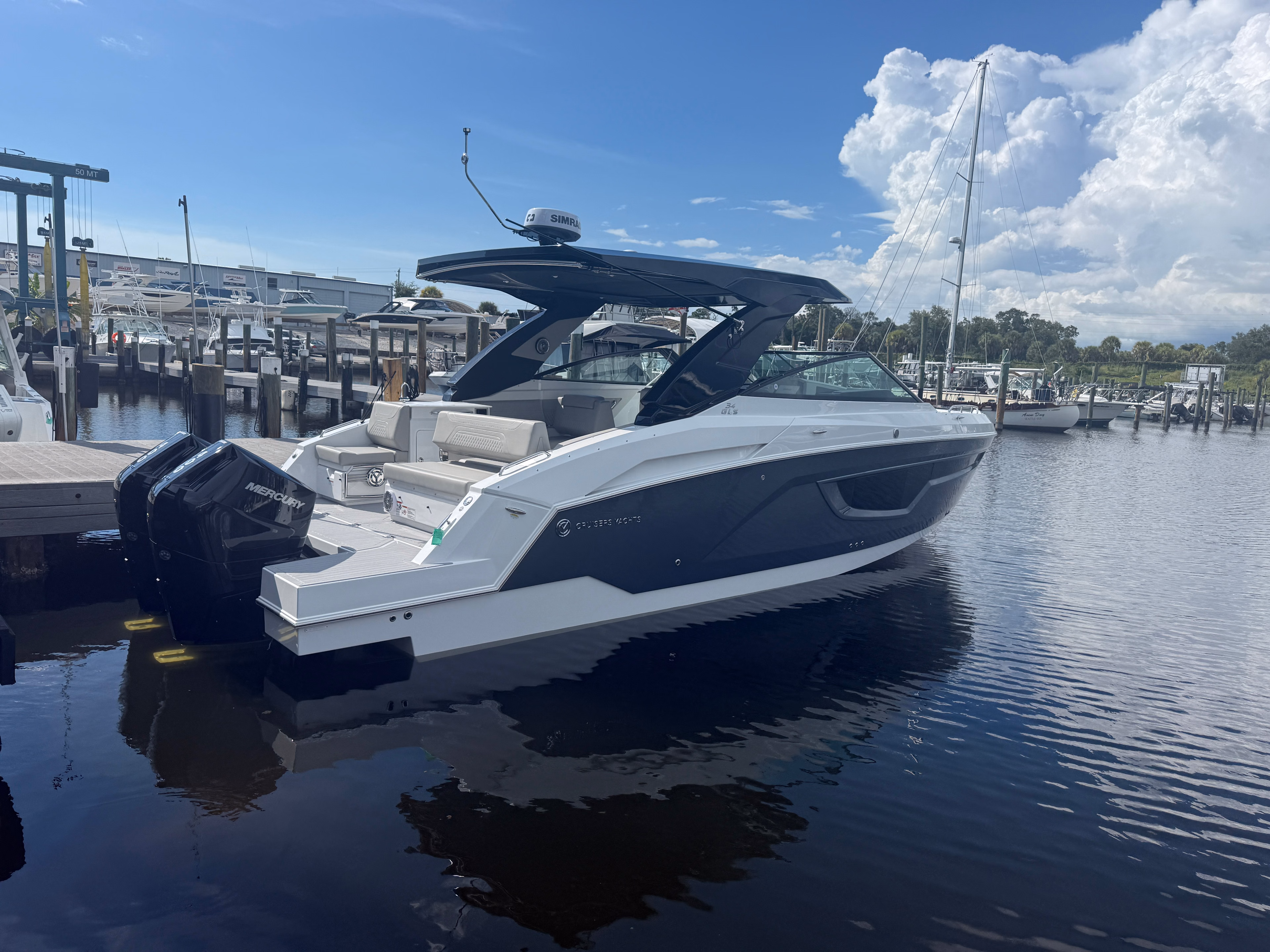 2027 Cruisers Yachts 34 GLS OB 