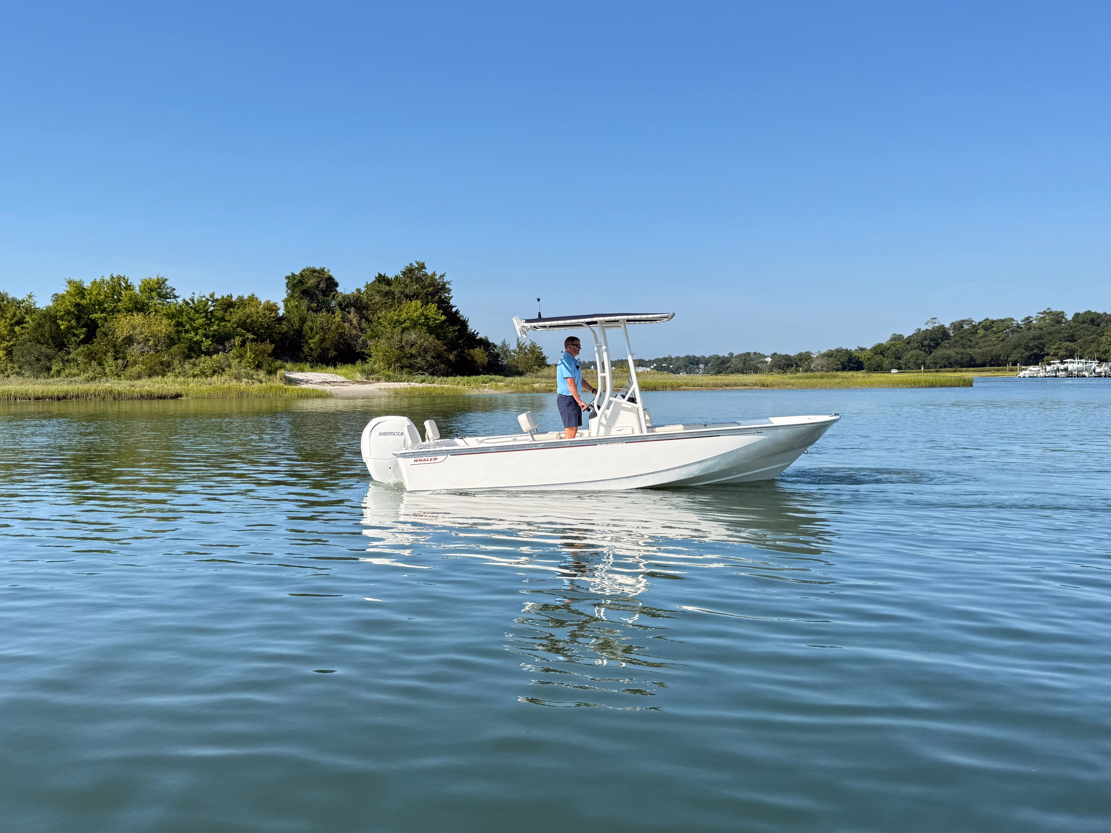 2027 Boston Whaler 190 Montauk