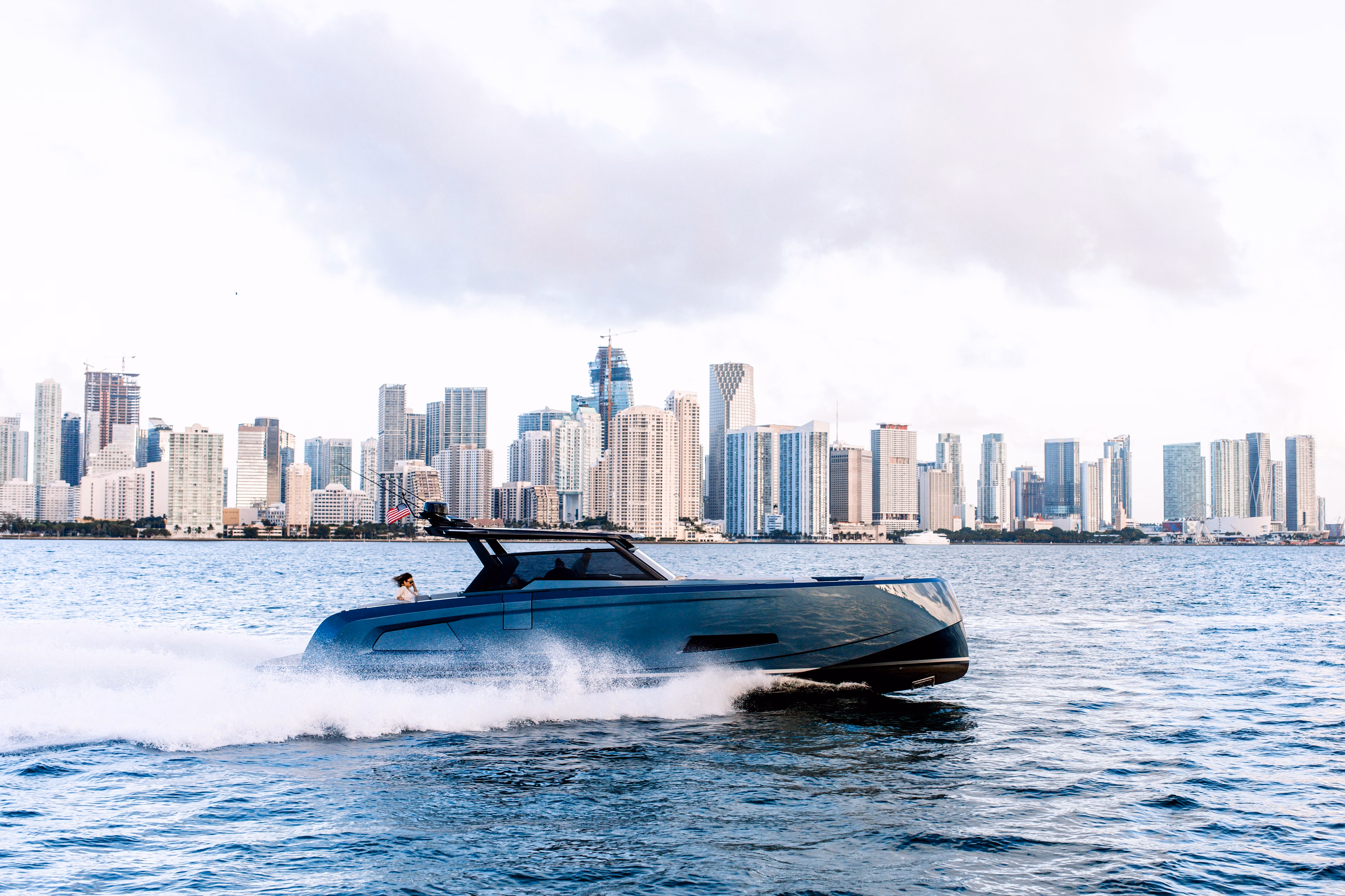2026 Vanquish Yachts VQ45 Outboard 