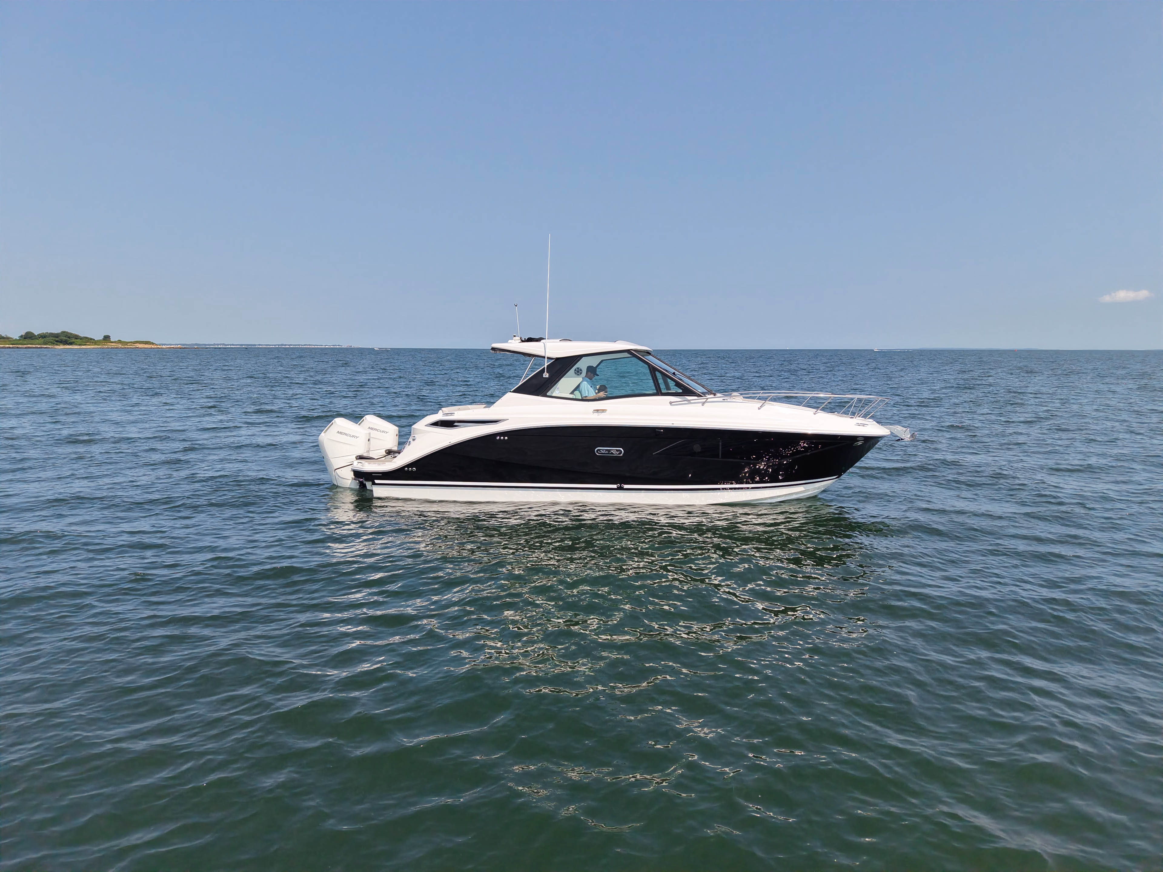 2026 Sea Ray Sundancer 320 Outboard