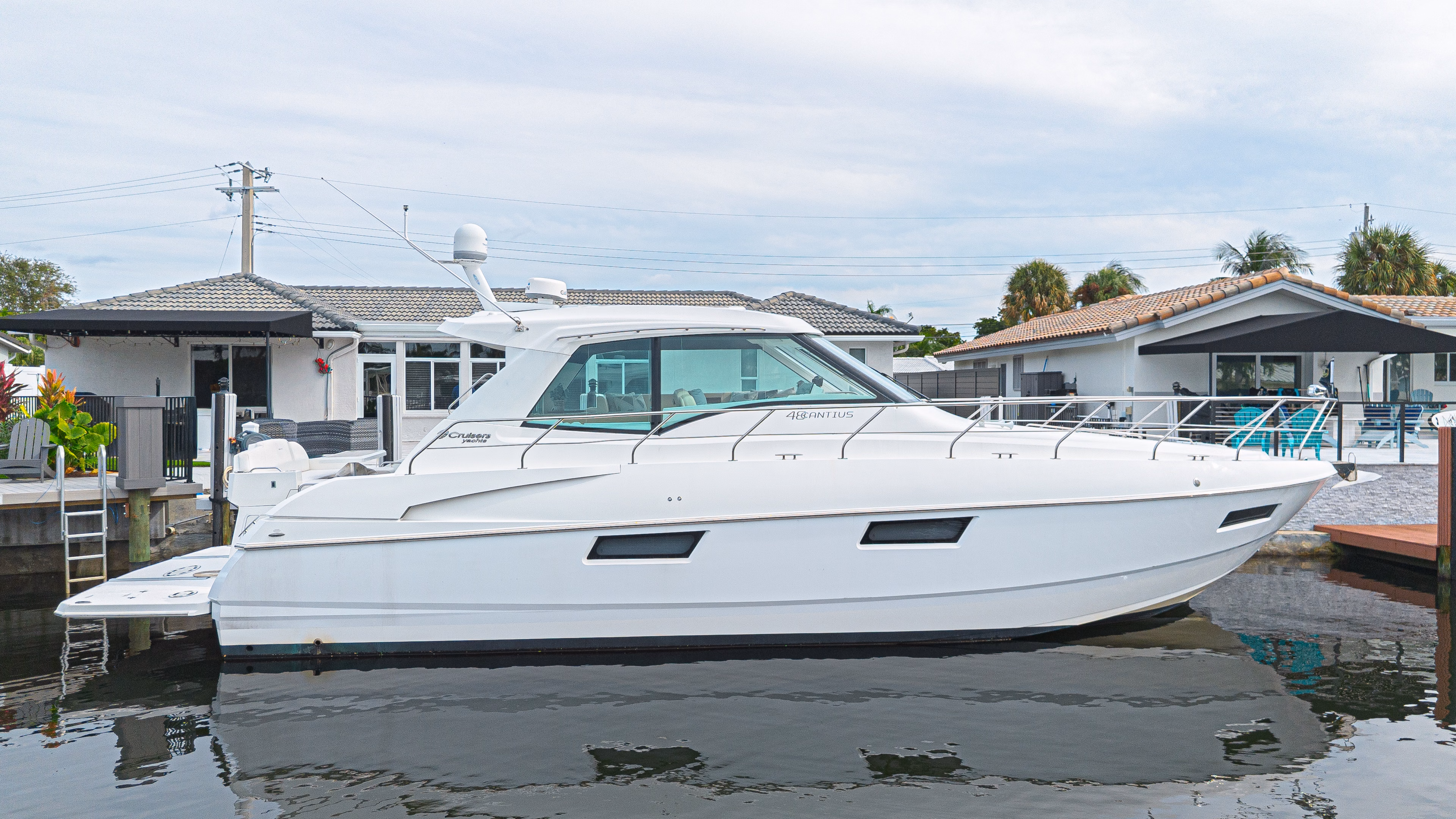 2012 Cruisers Yachts 48 Cantius 