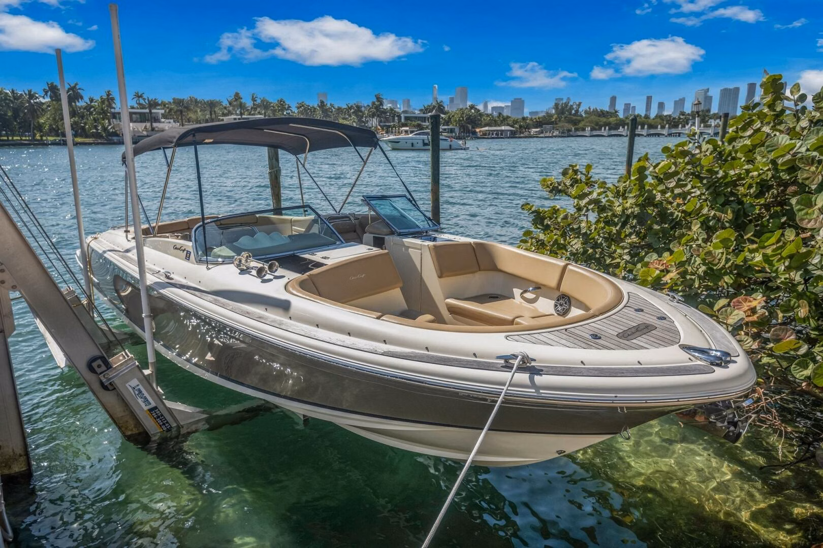 2013 Chris-Craft Launch 32