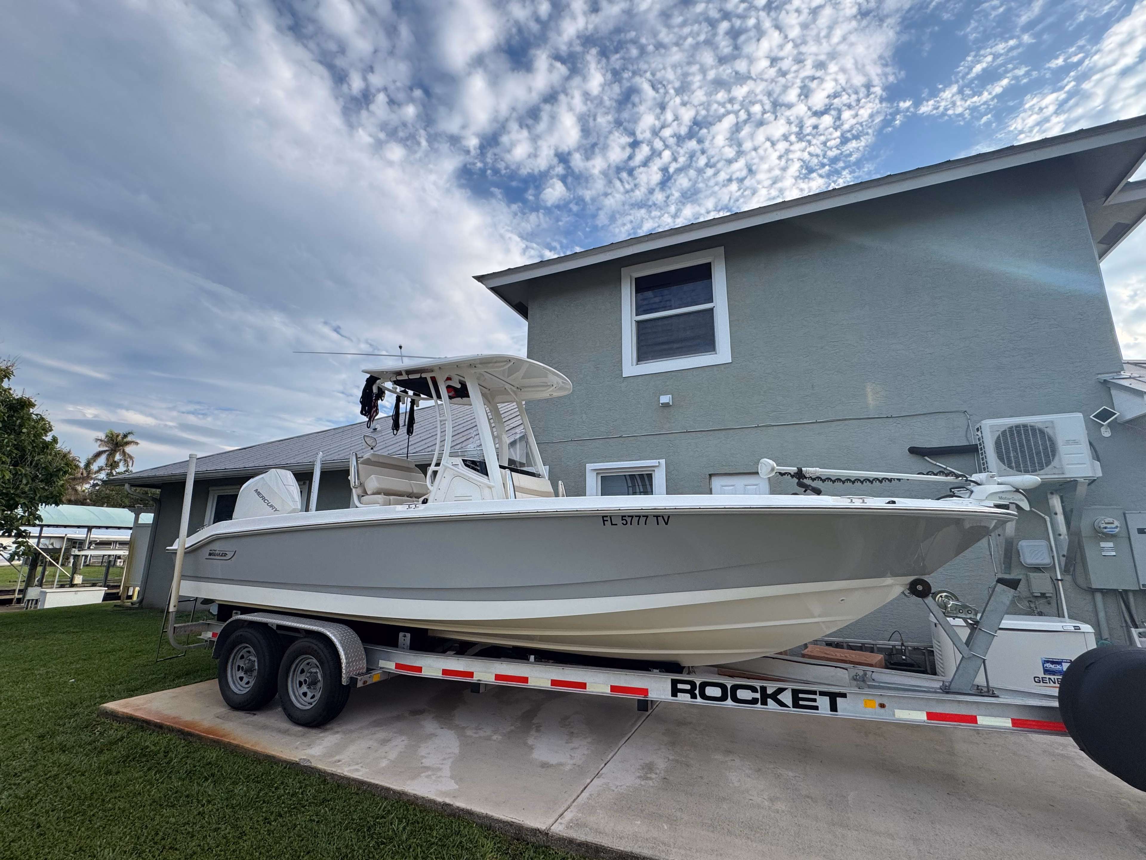 2024 Boston Whaler 250 Dauntless