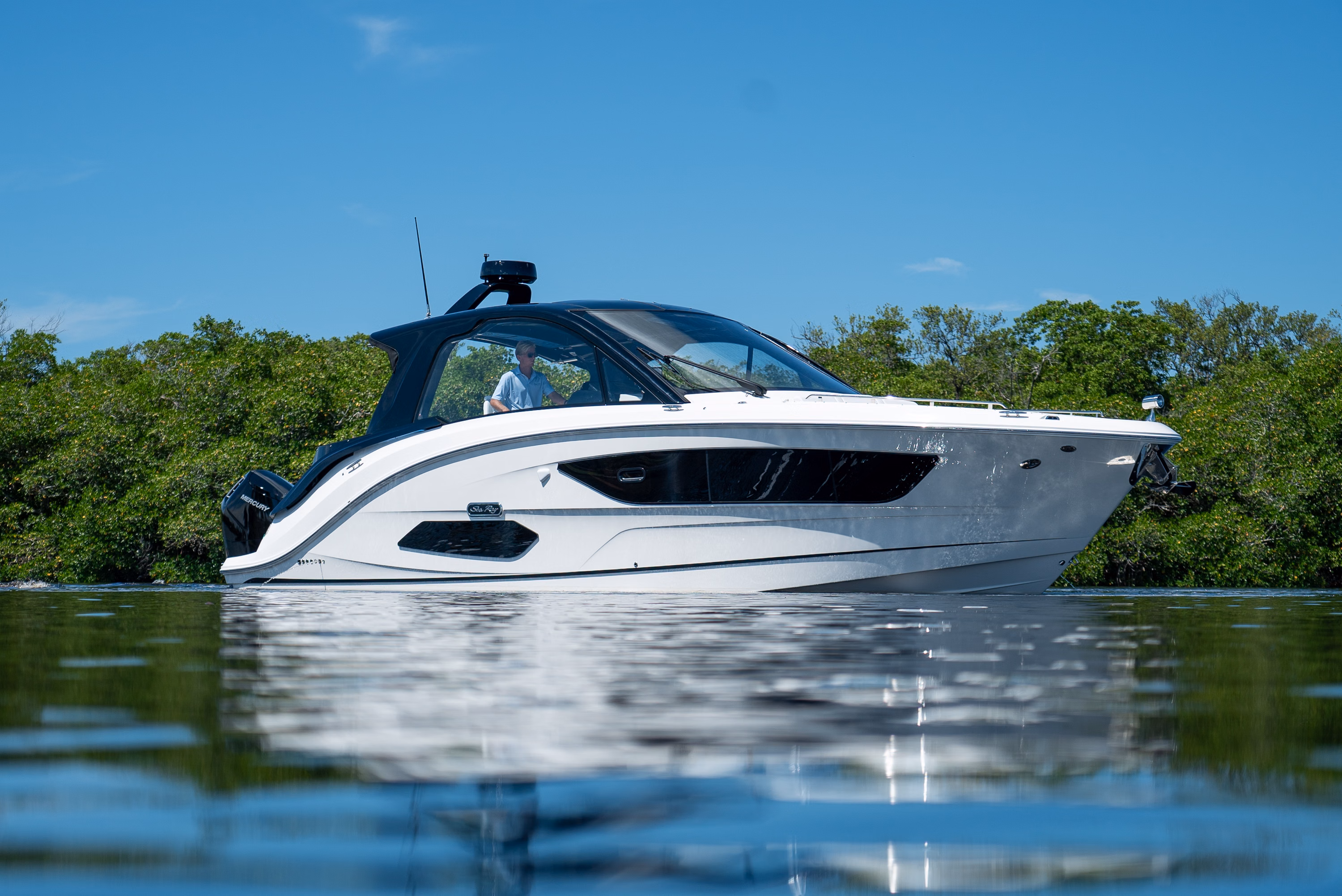 2026 Sea Ray Sundancer 370 Outboard 