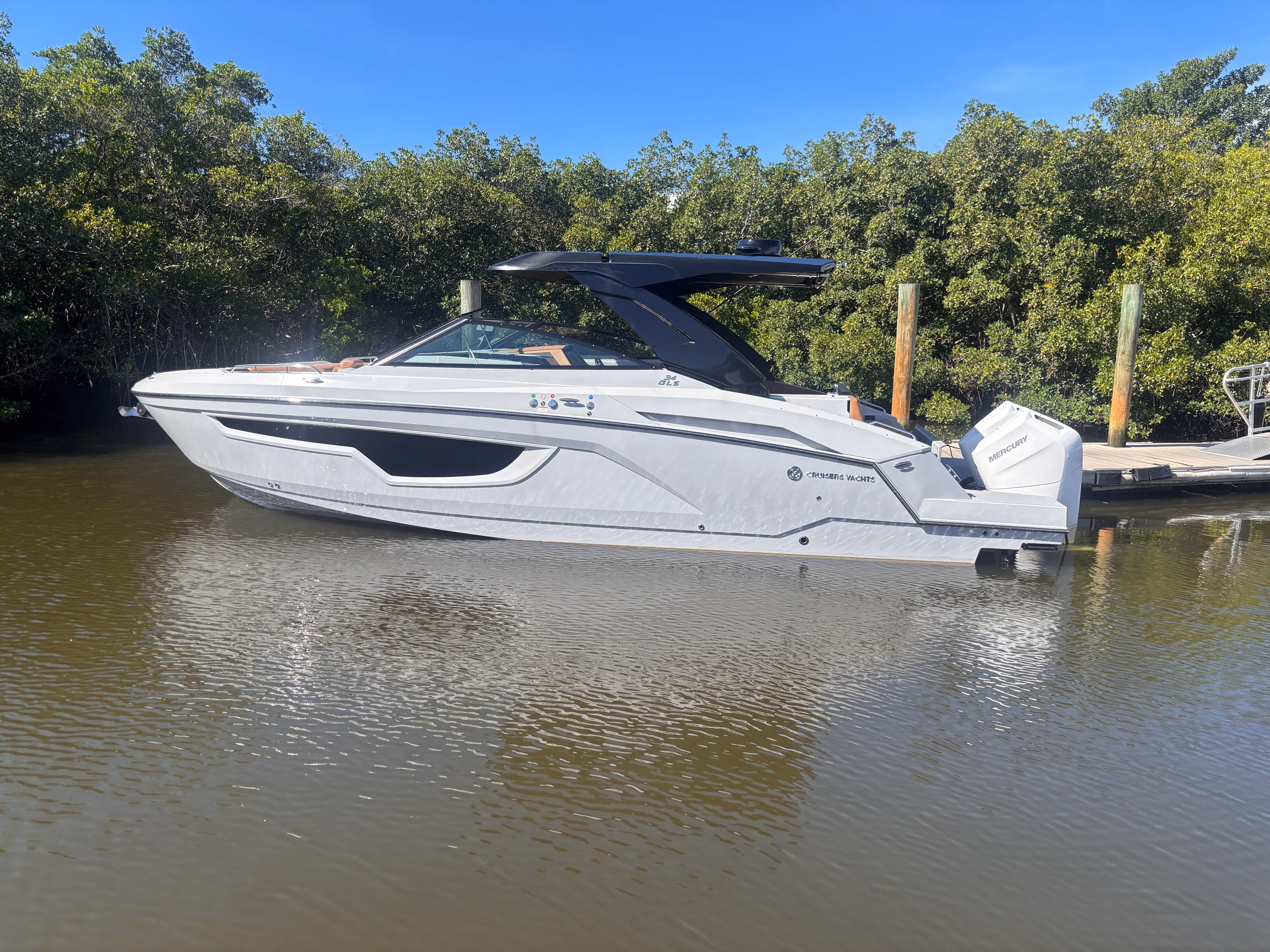 2024 Cruisers Yachts 34 GLS OB