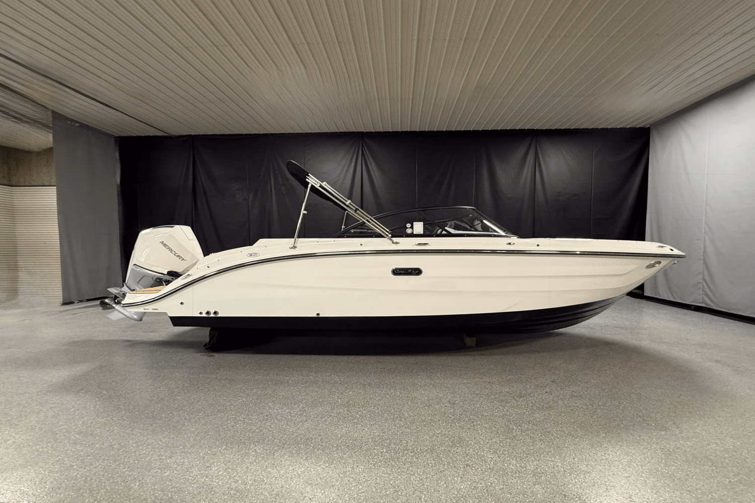 2026 Sea Ray SDX 230 Outboard