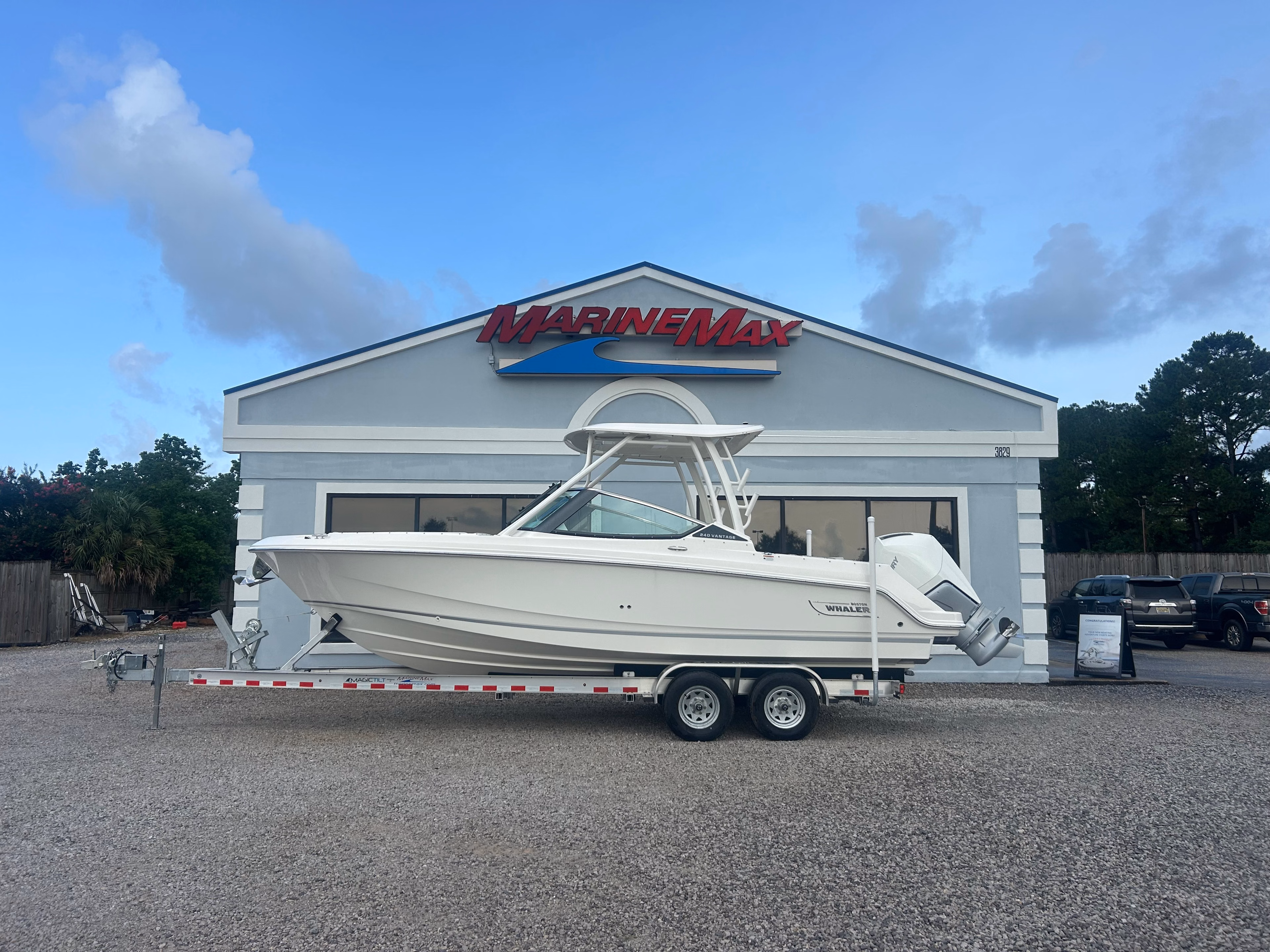 2026 Boston Whaler 240 Vantage