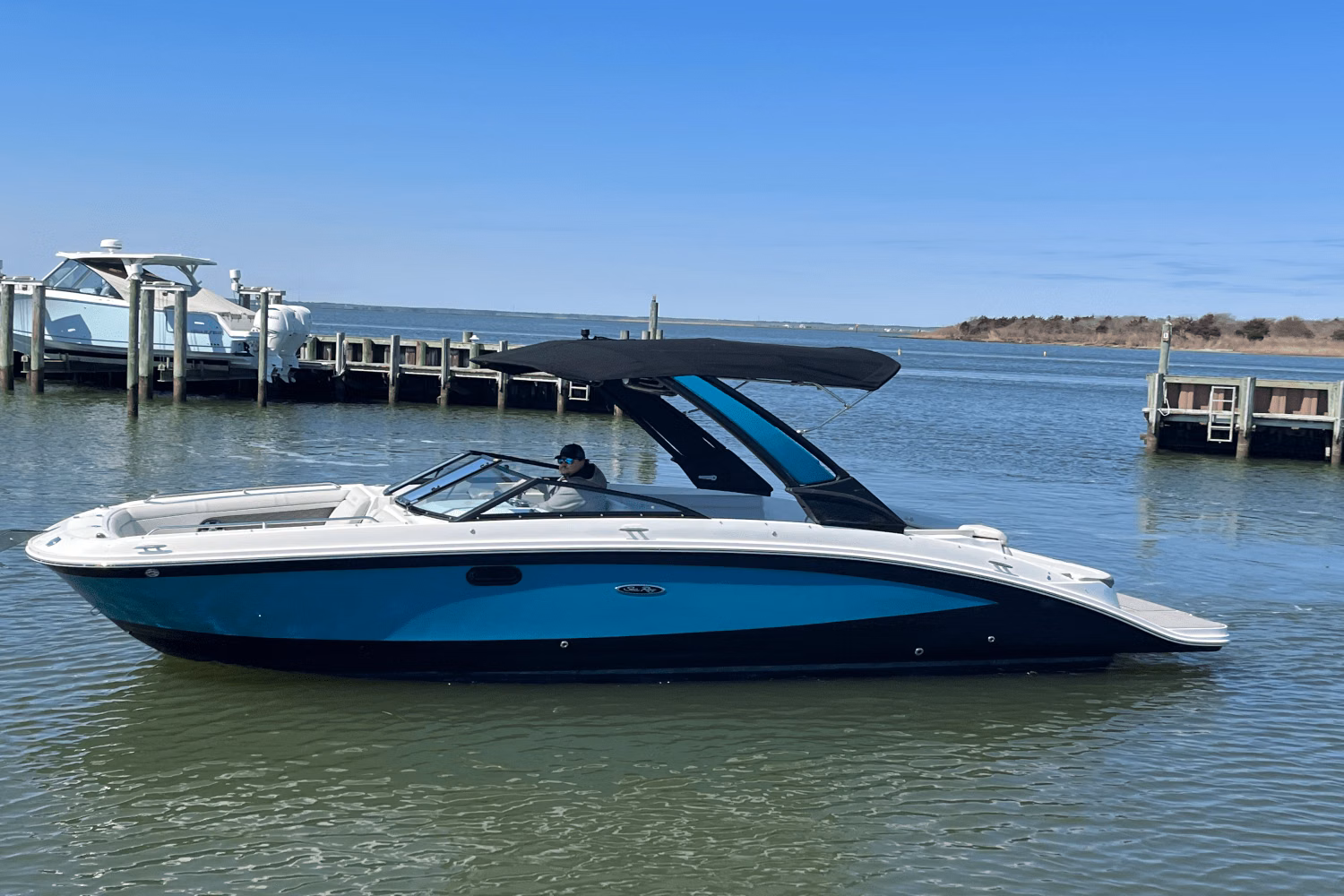 2022 Sea Ray SDX 270 