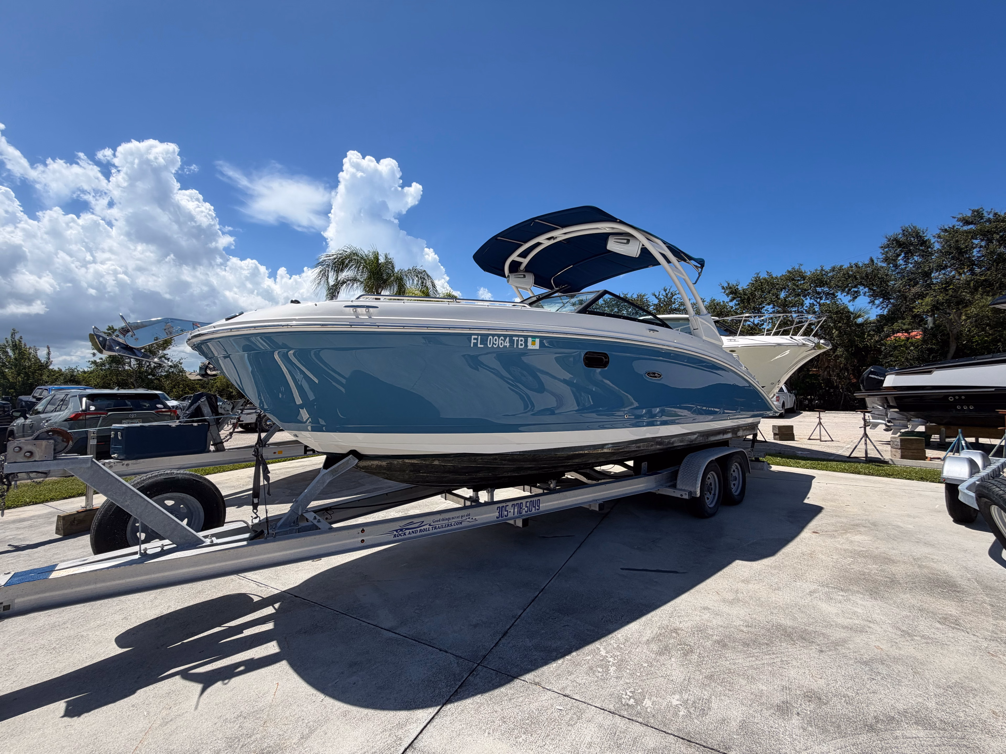 2022 Sea Ray SDX 270 Outboard