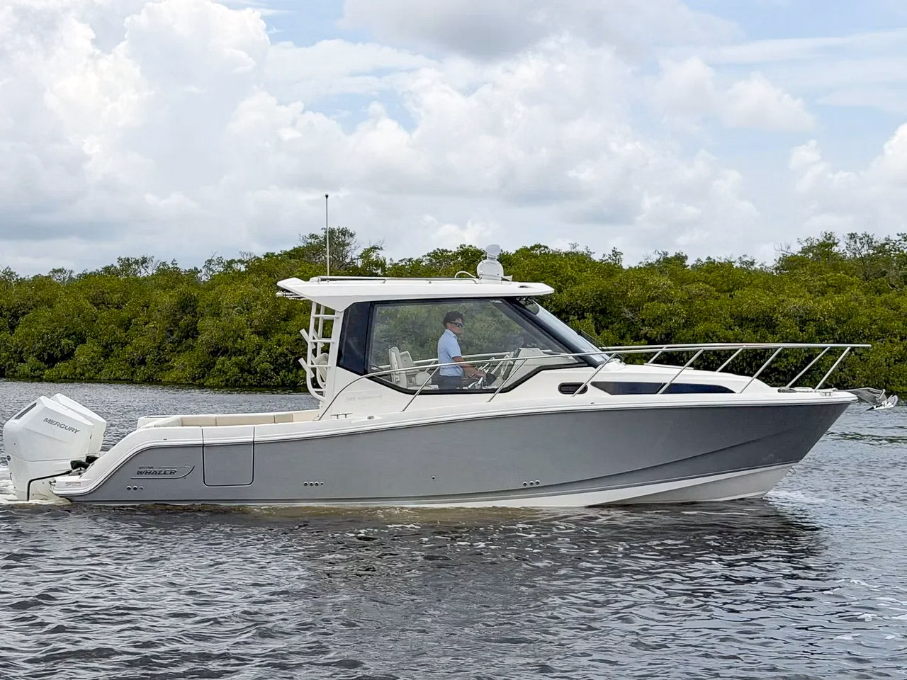 2027 Boston Whaler 325 Conquest