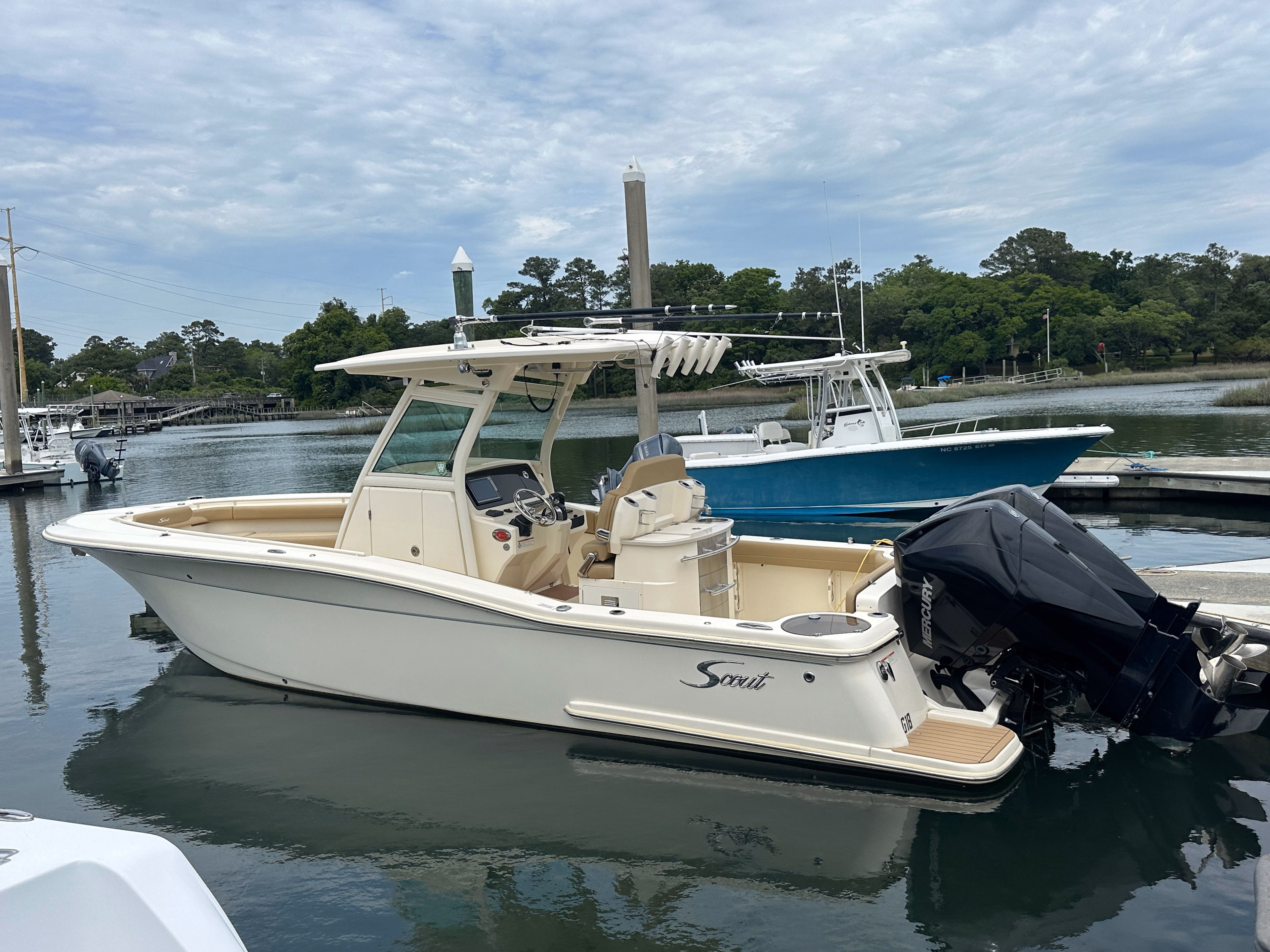 2019 Scout Boats 275 LXF 