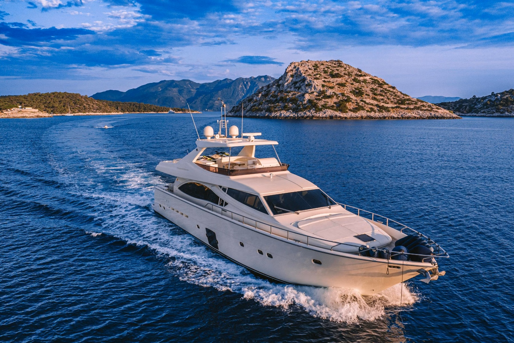 2009 Ferretti Yachts 830