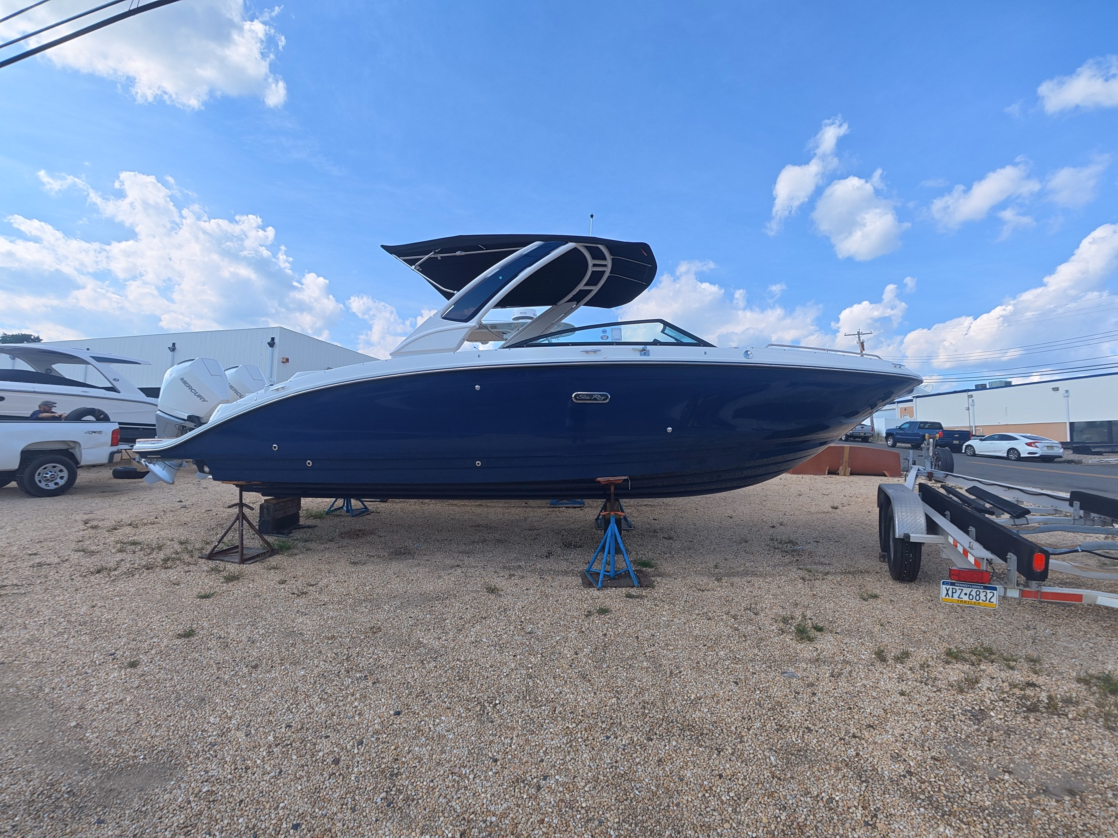 2027 Sea Ray SDX 290 Outboard
