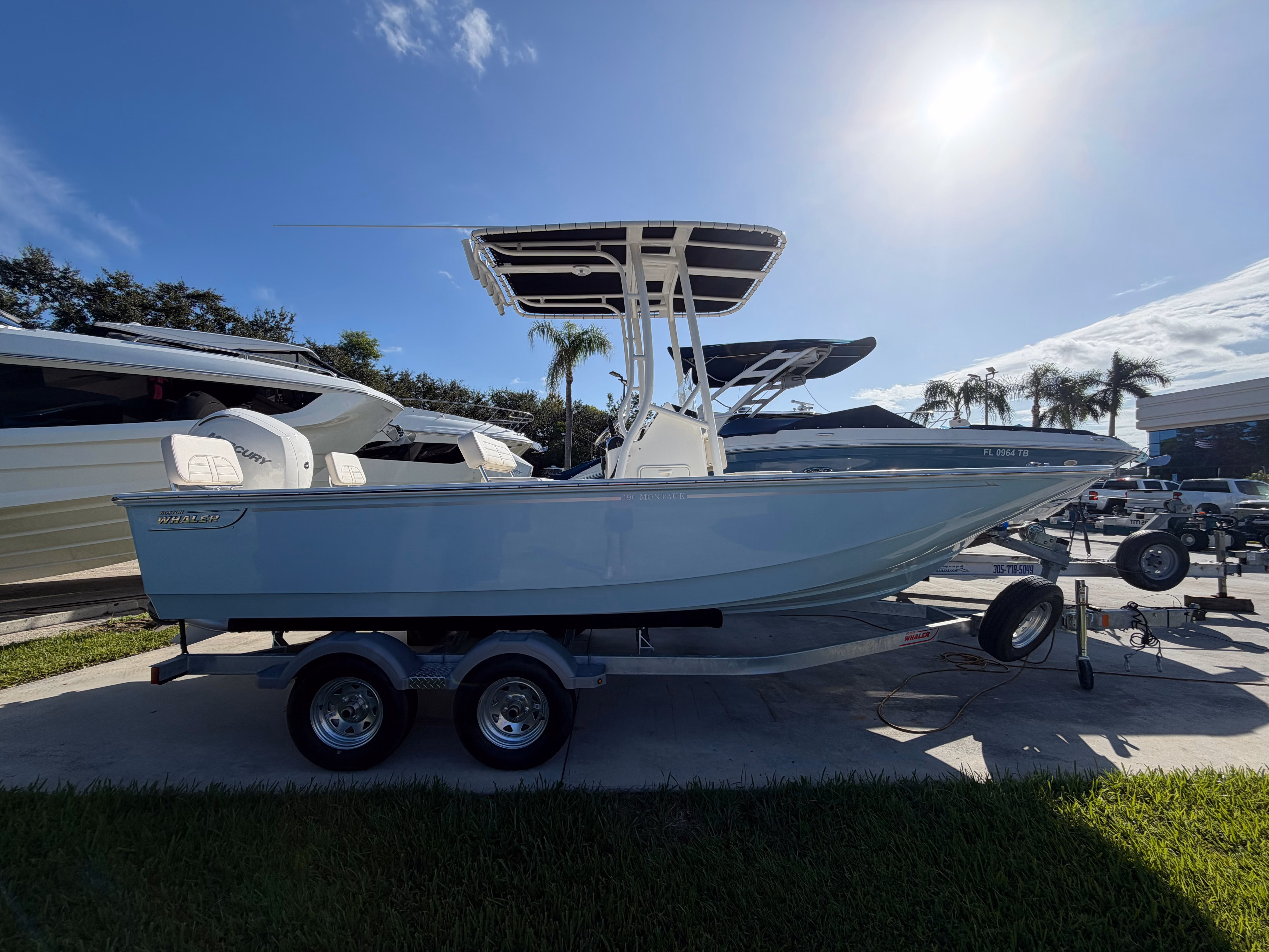 2027 Boston Whaler 190 Montauk 