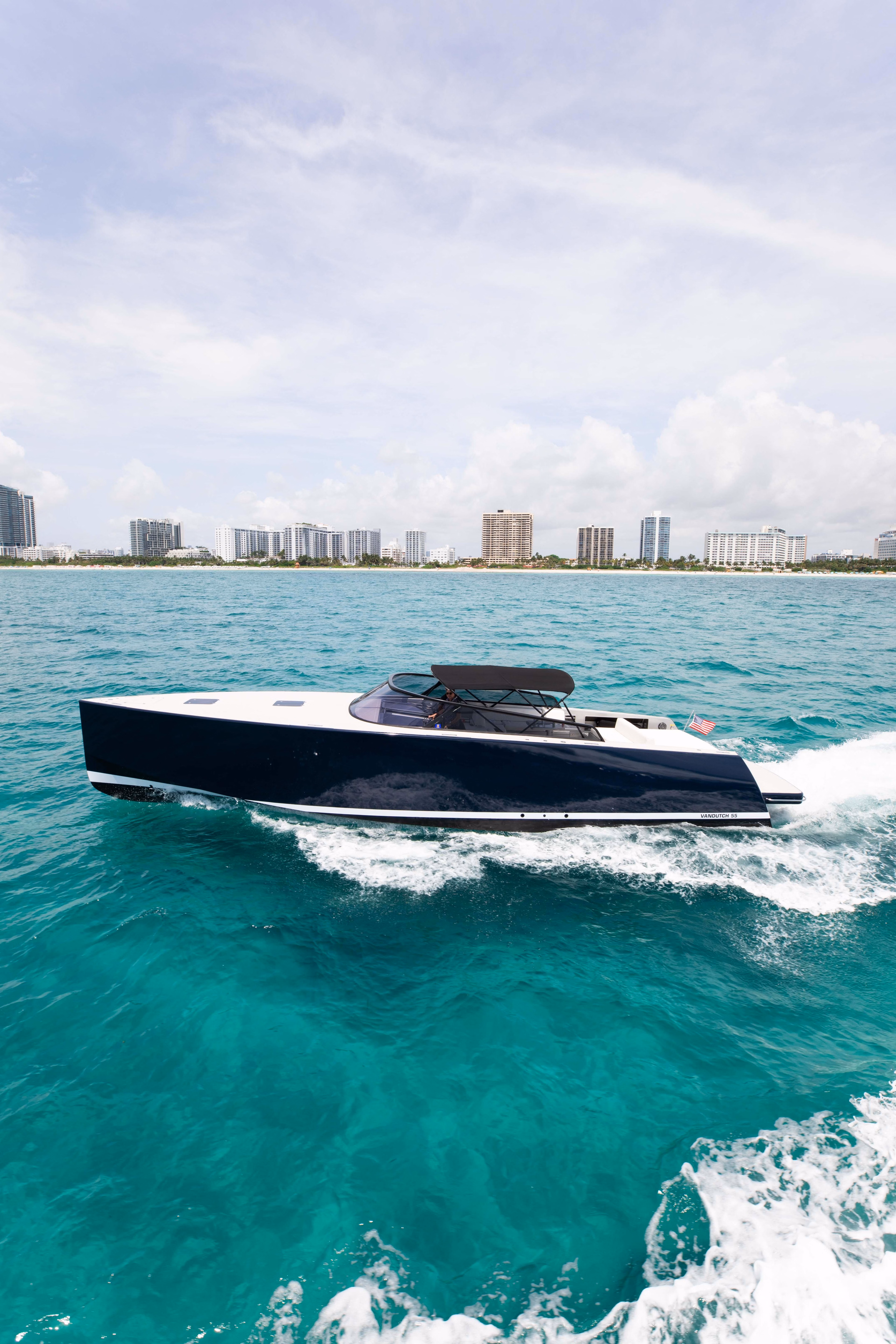 2017 VanDutch Yachts 55