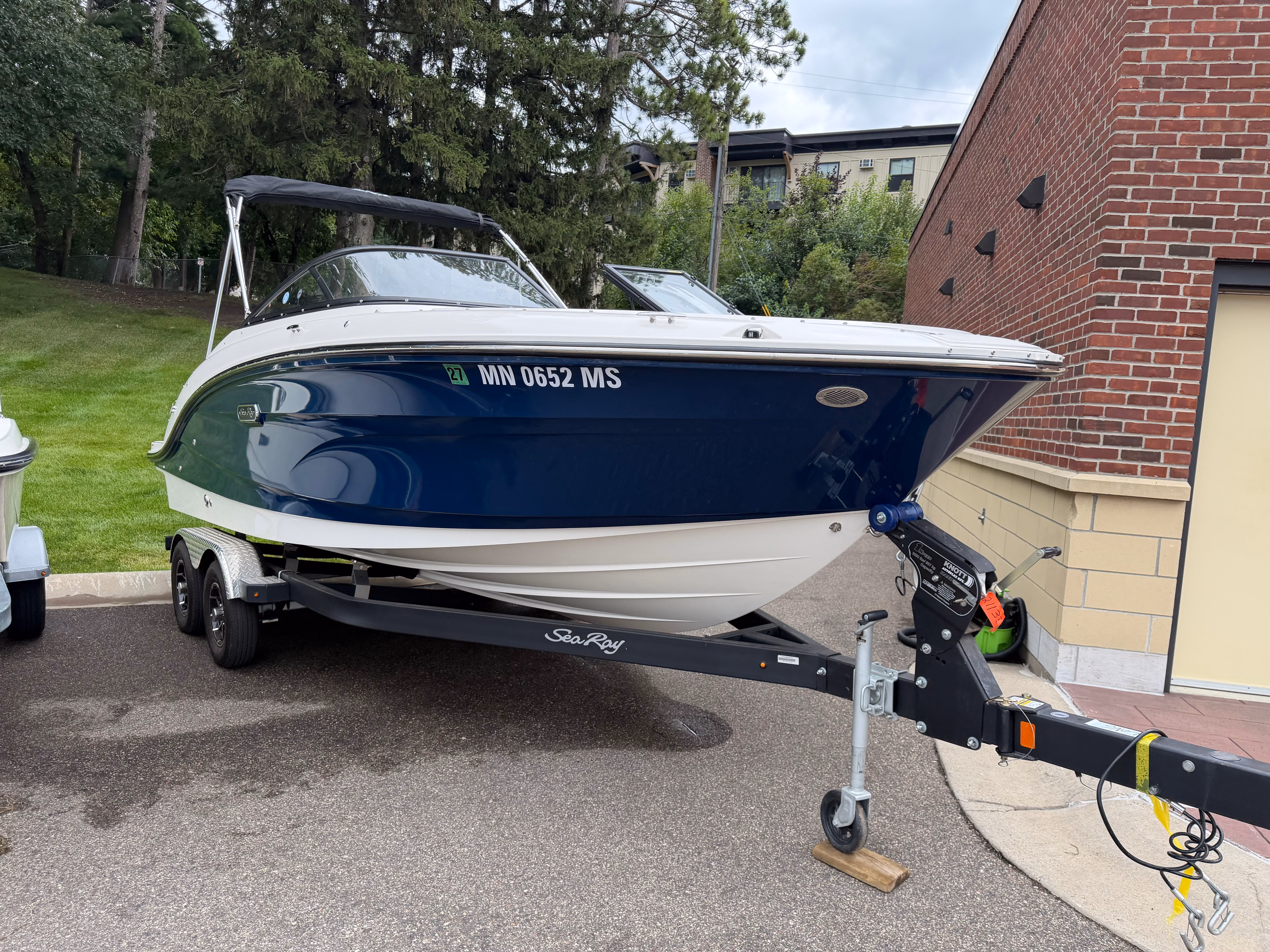 2025 Sea Ray SPX 210