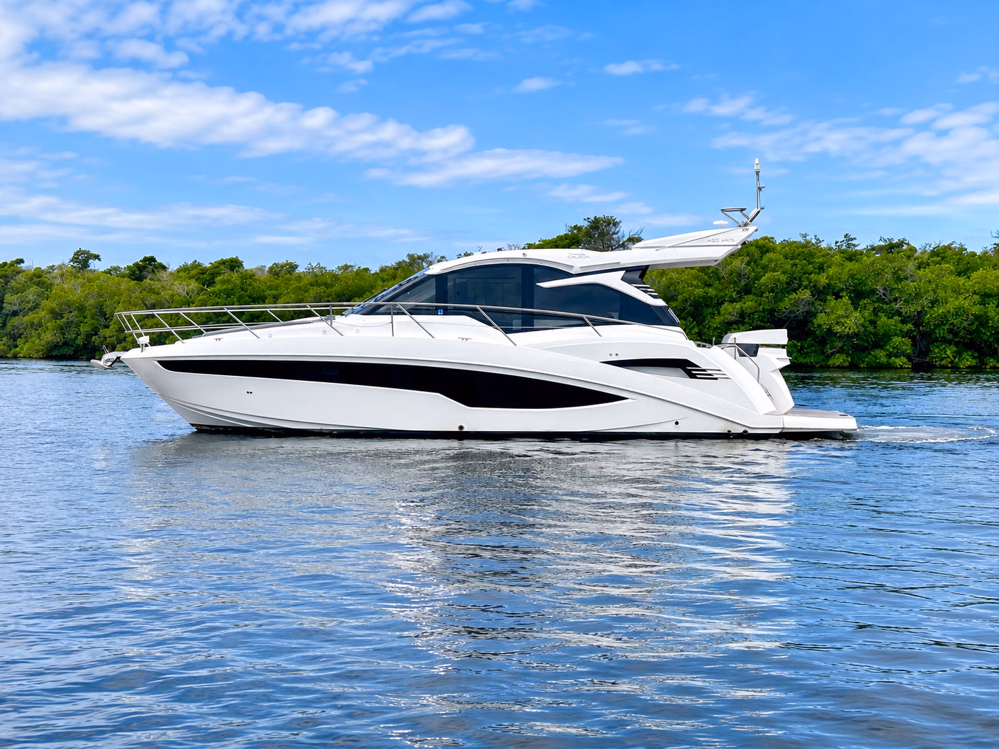 2019 Galeon Yachts 425 HTS 