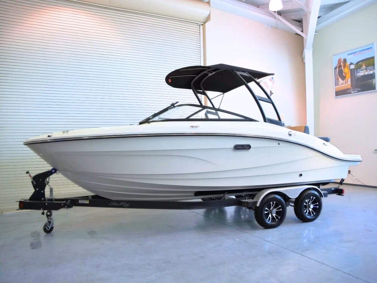 2027 Sea Ray SPX 210