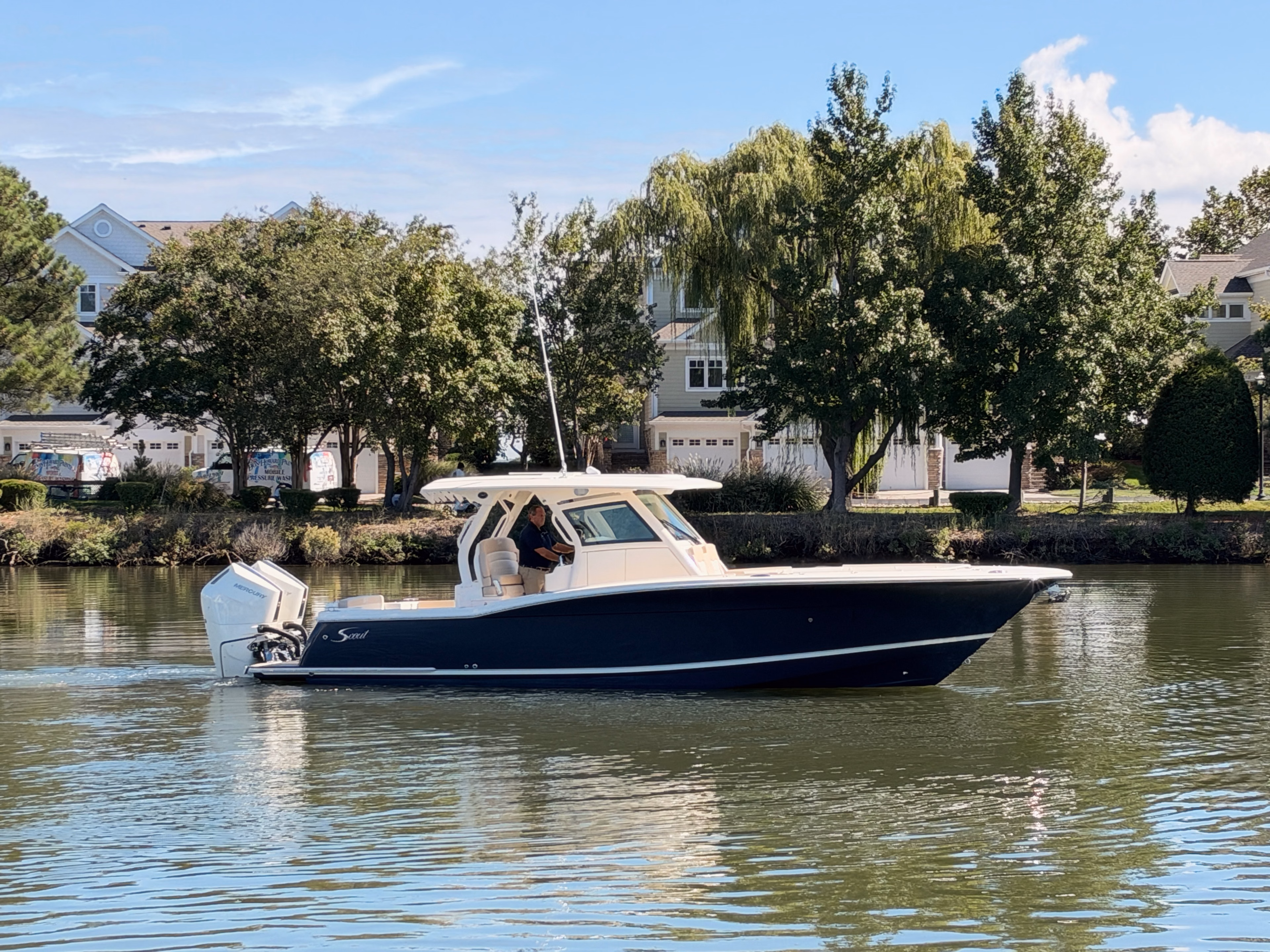 2027 Scout Boats 330 LXF