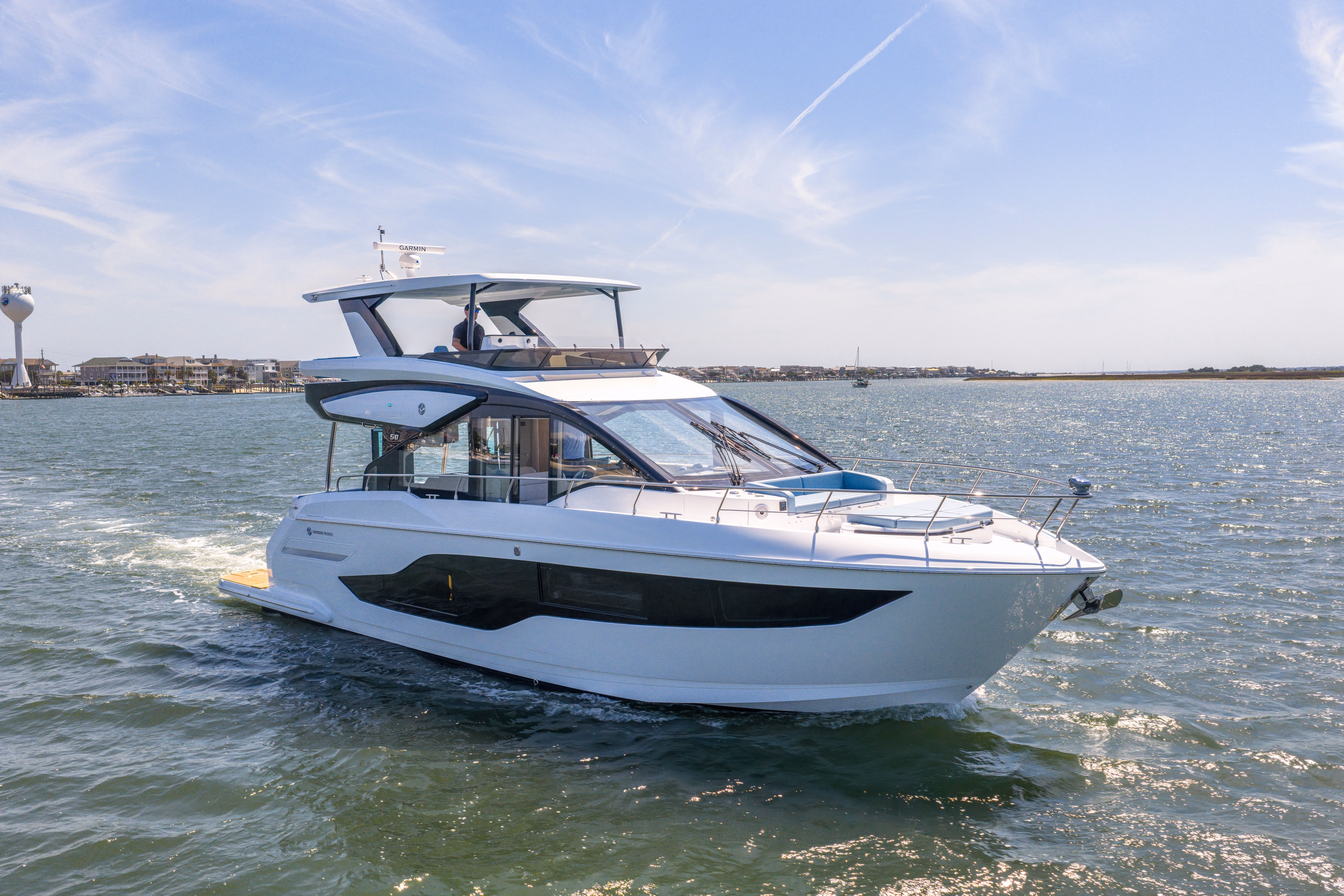 2026 Cruisers Yachts 50 FLY