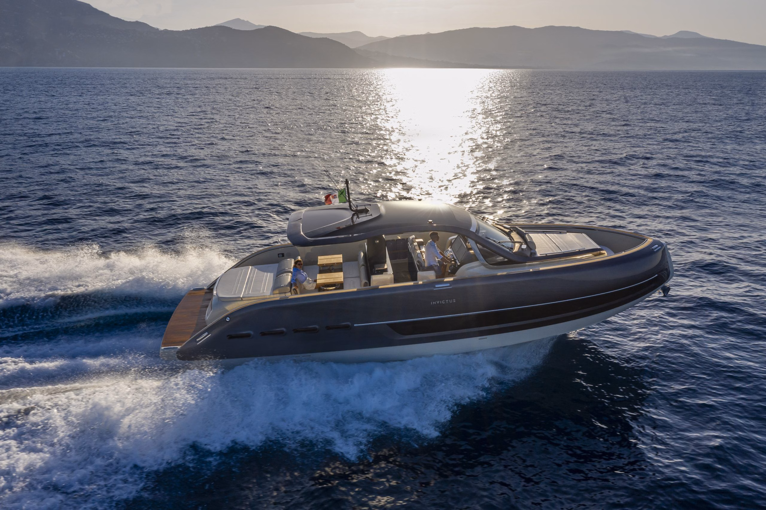 2025 Invictus Yachts TT460 