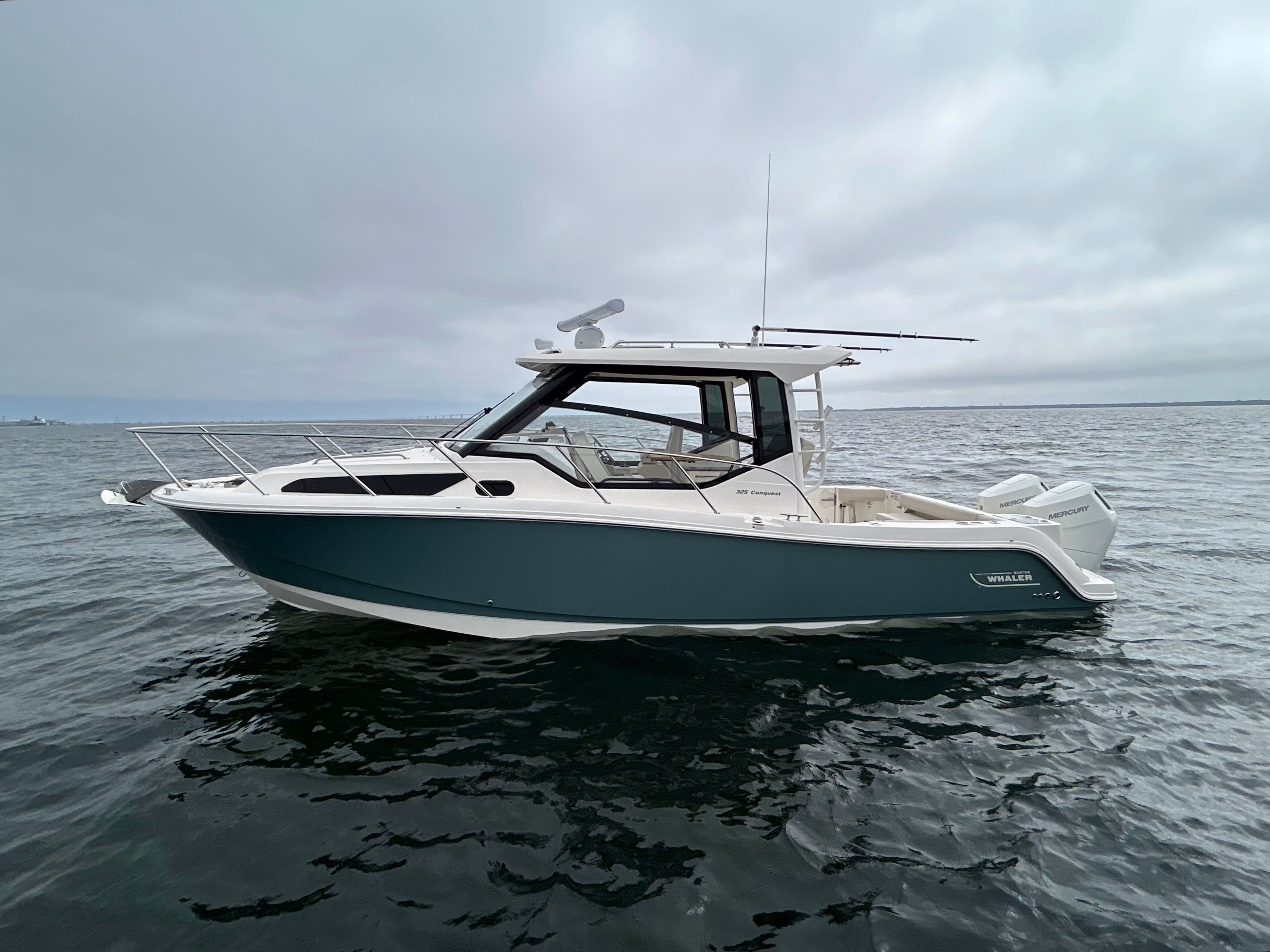 2026 Boston Whaler 325 Conquest