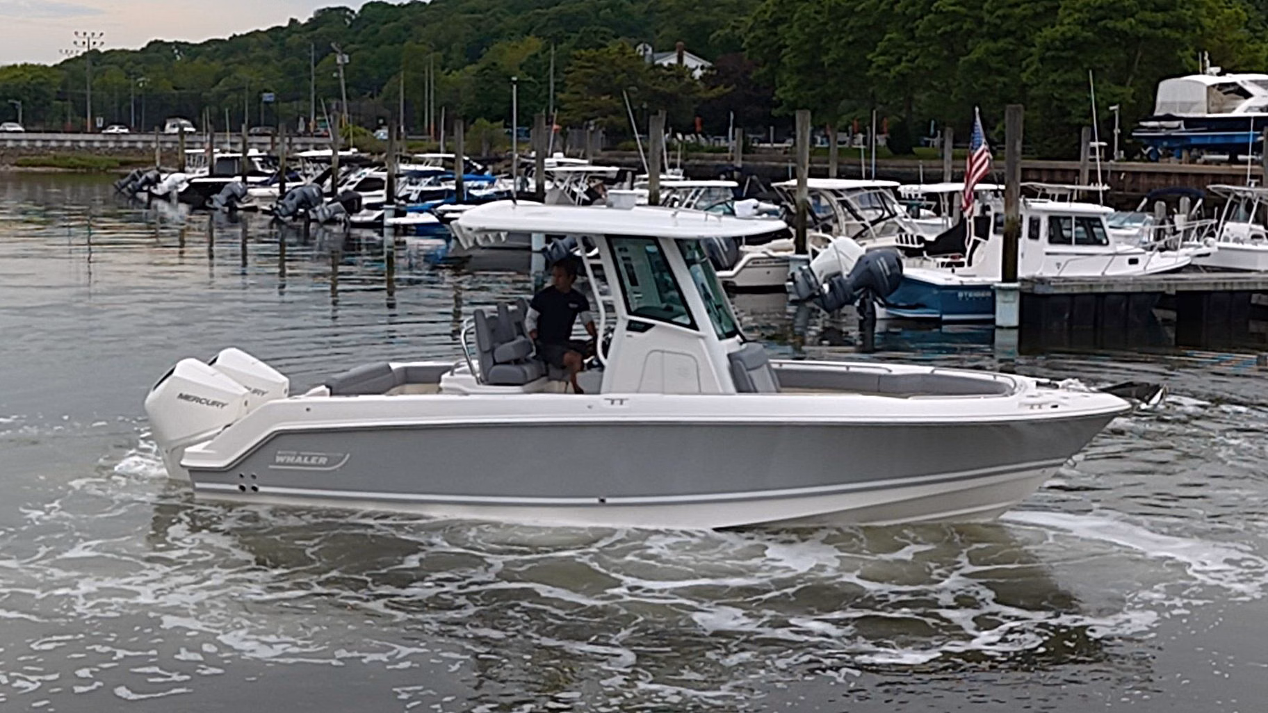 2026 Boston Whaler 250 Outrage