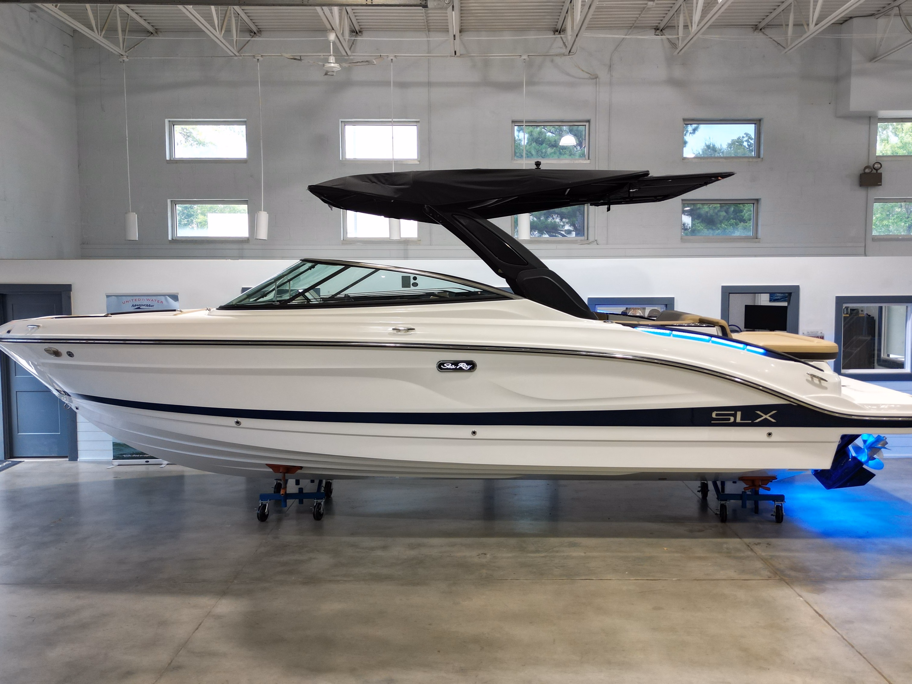 2027 Sea Ray SLX 280
