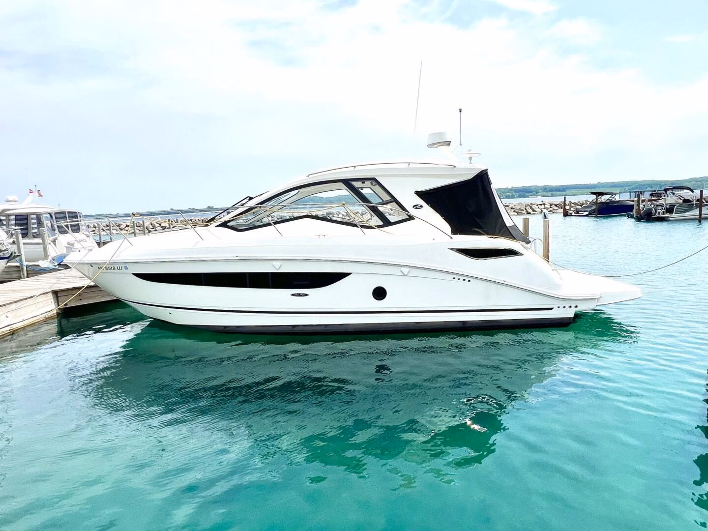 2019 Sea Ray Sundancer 350 Coupe