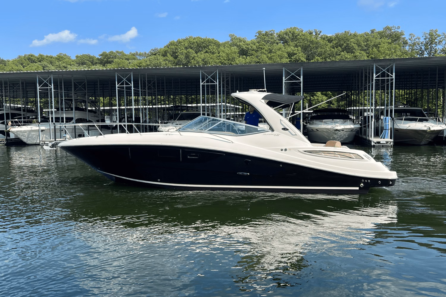 2016 Sea Ray 330 Sundancer 