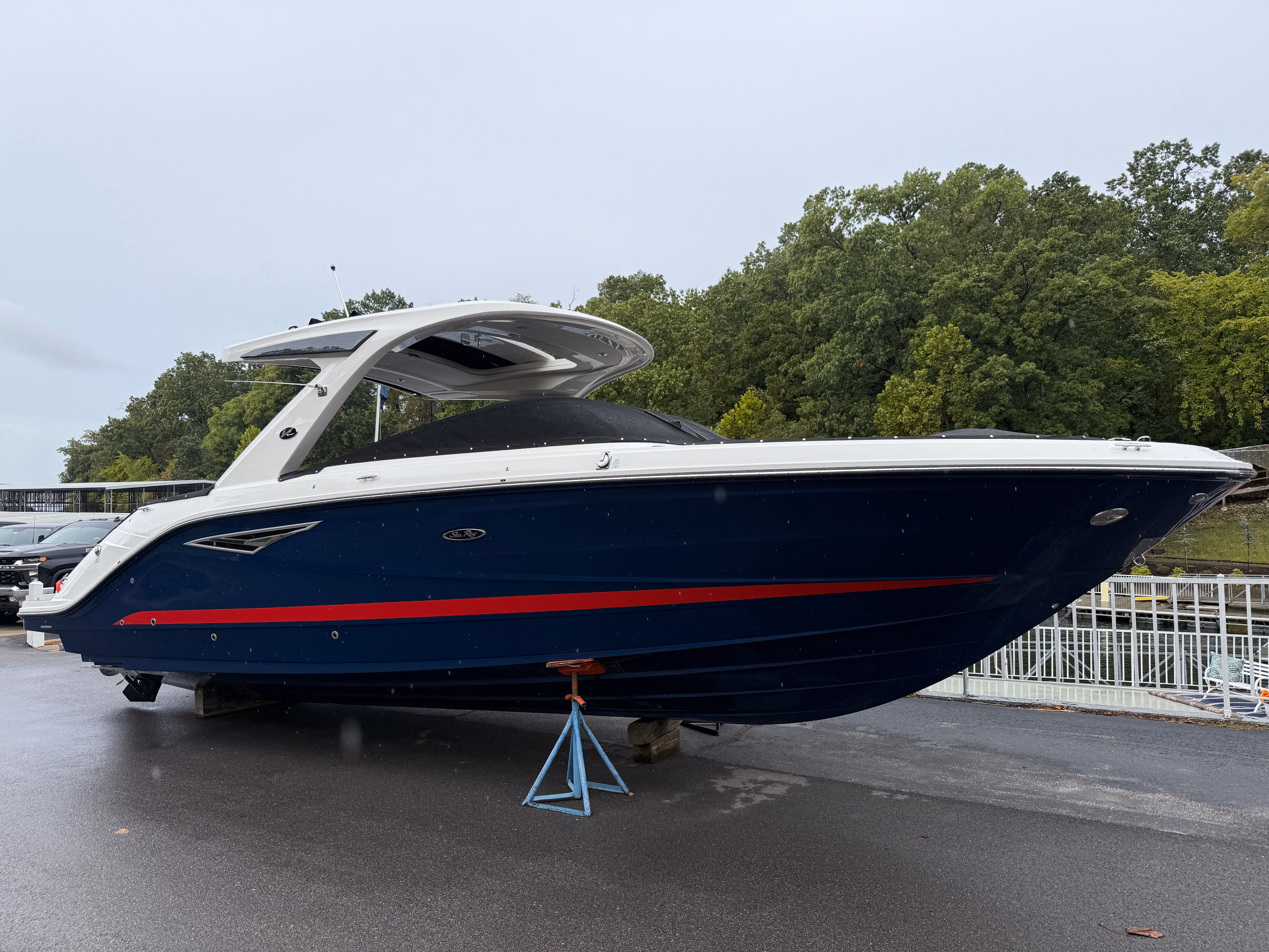 2027 Sea Ray SLX 310