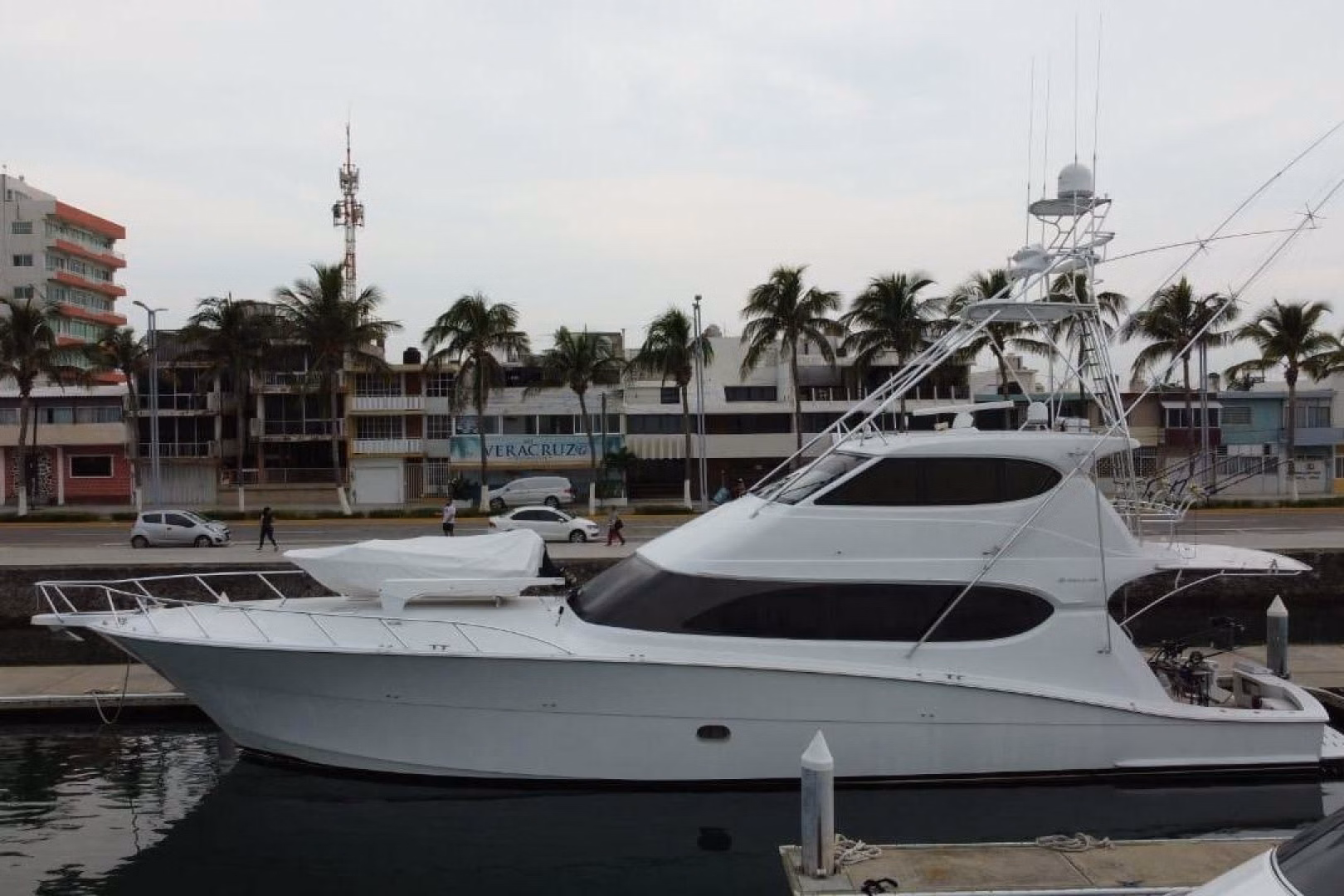 2007 Hatteras 77 Enclosed Bridge