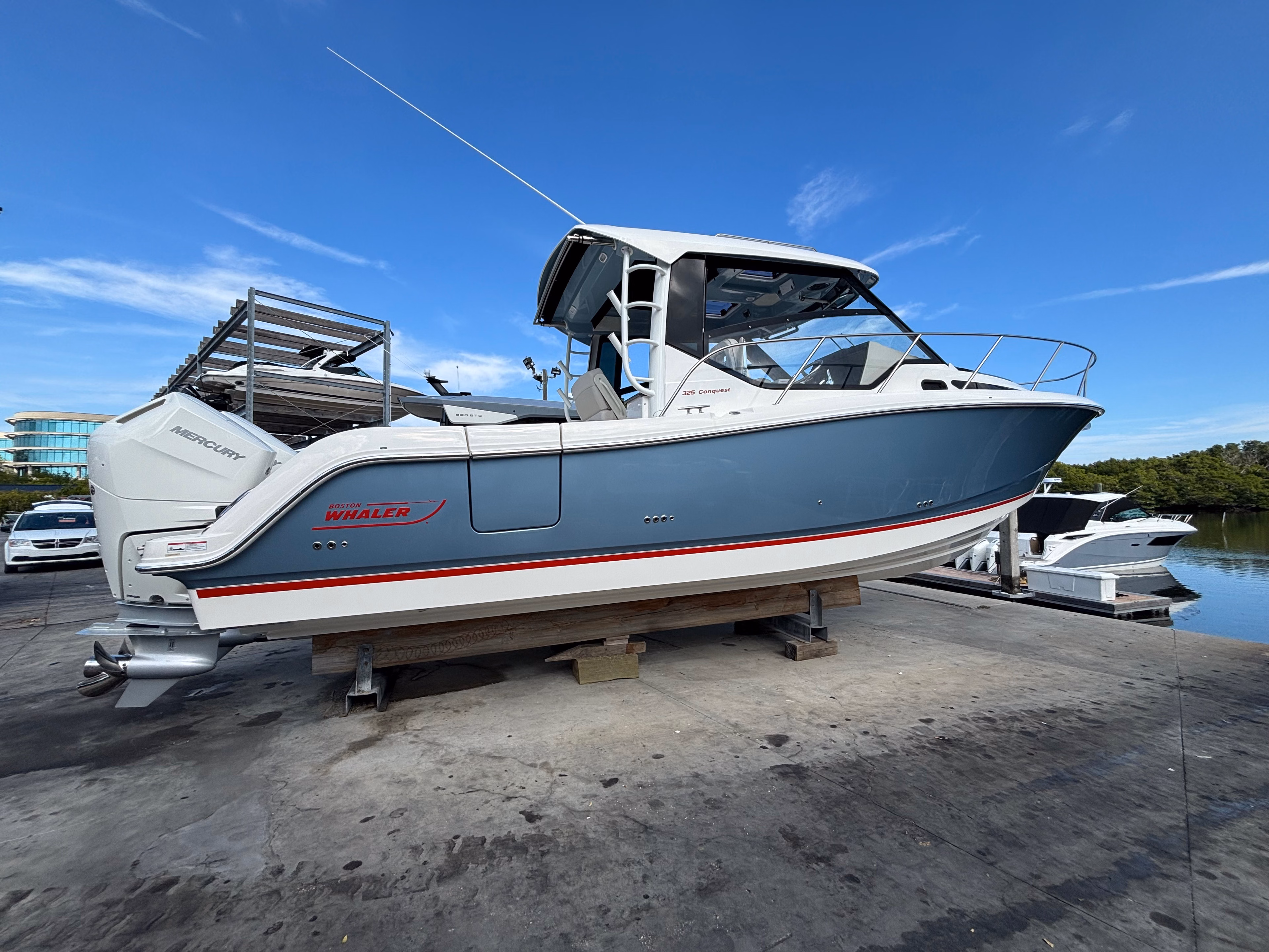 2026 Boston Whaler 325 Conquest