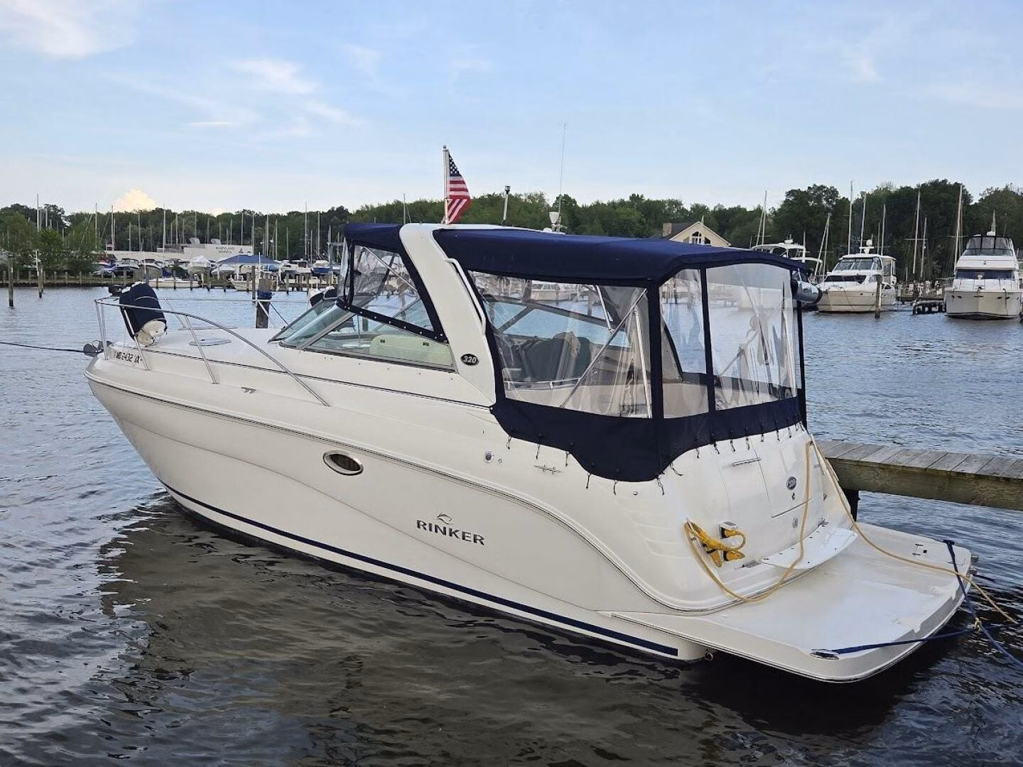 2007 Rinker 320 Express Cruiser