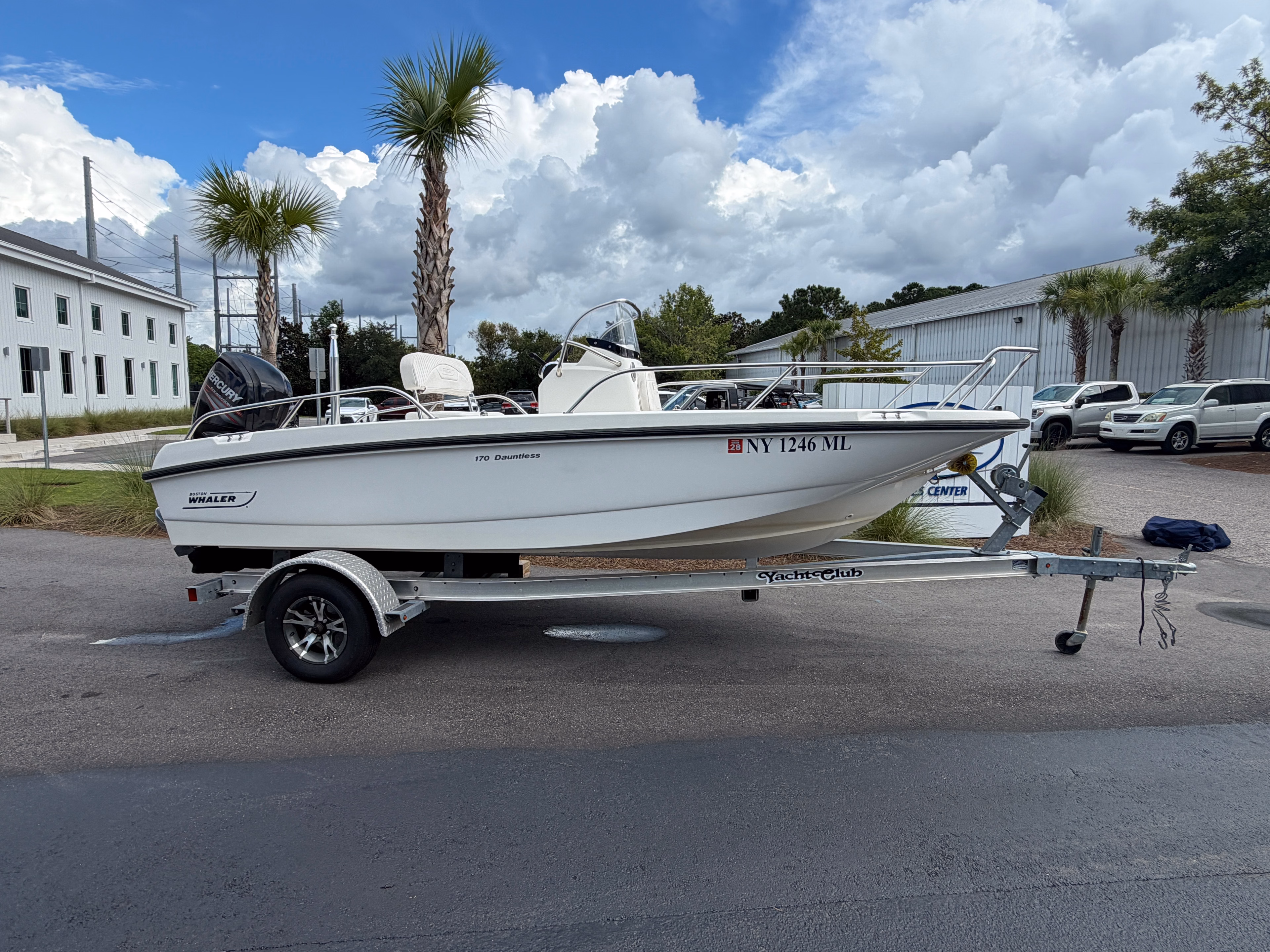 2014 Boston Whaler 170 Dauntless