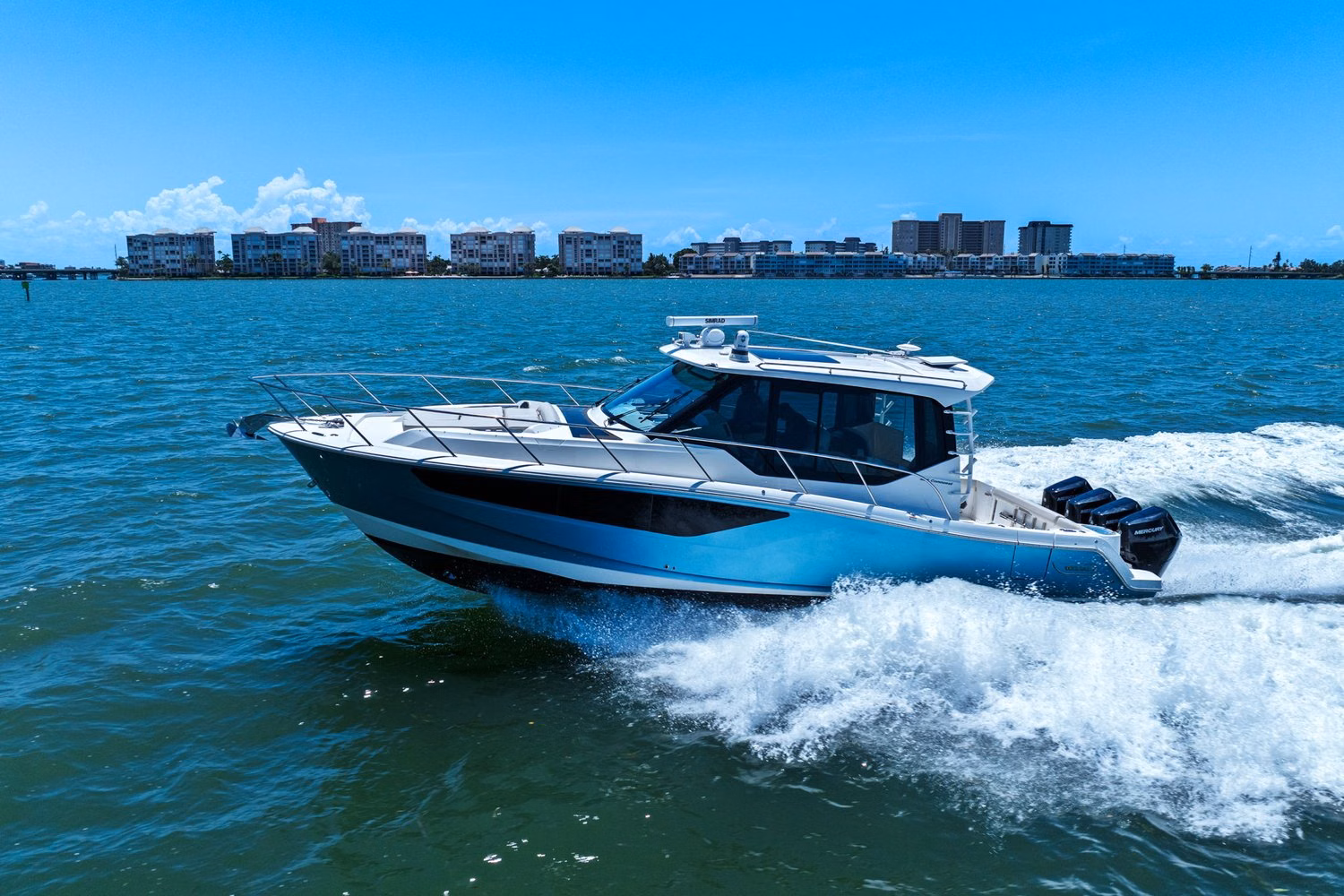 2025 Boston Whaler 405 Conquest