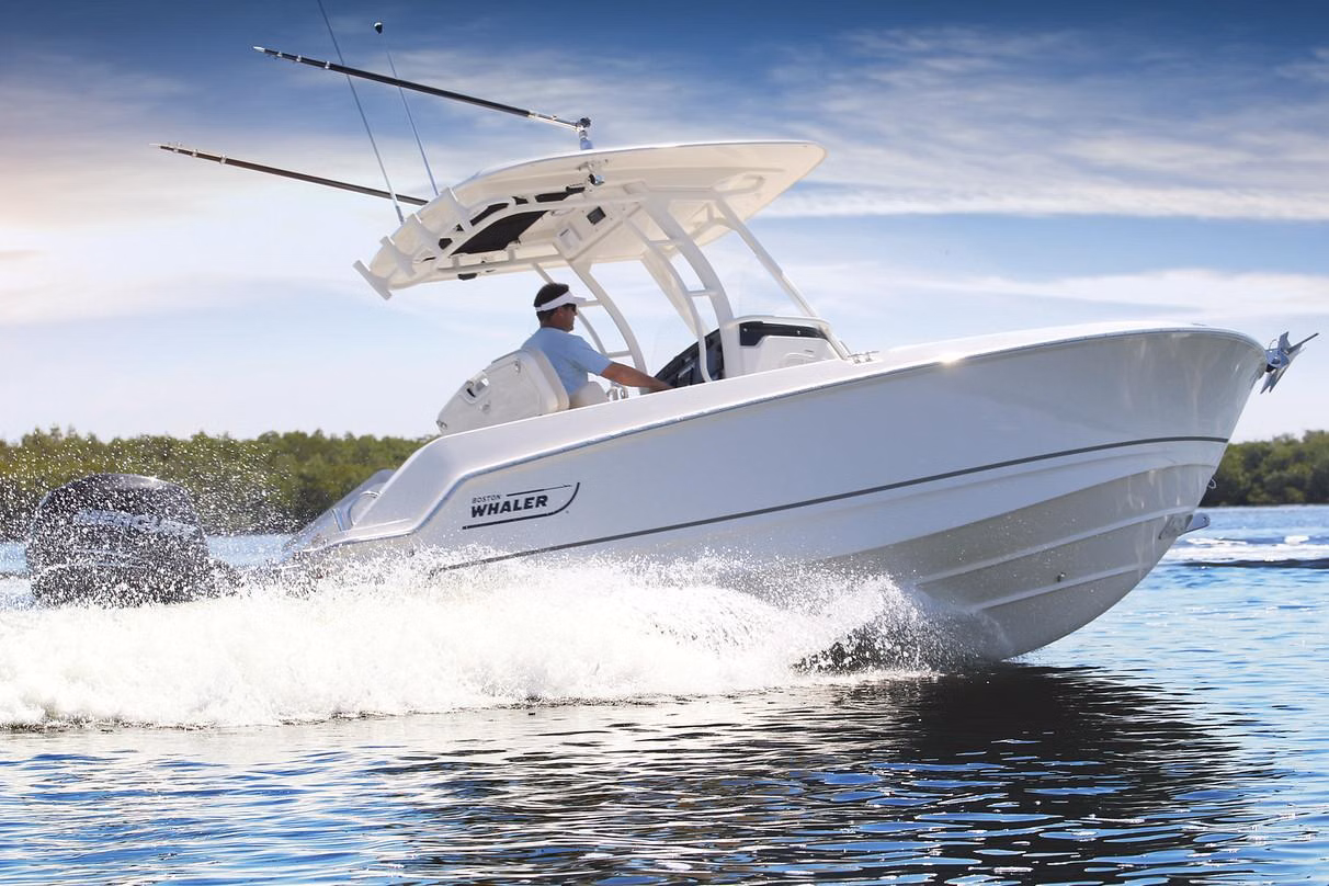 2024 Boston Whaler 230 Outrage 