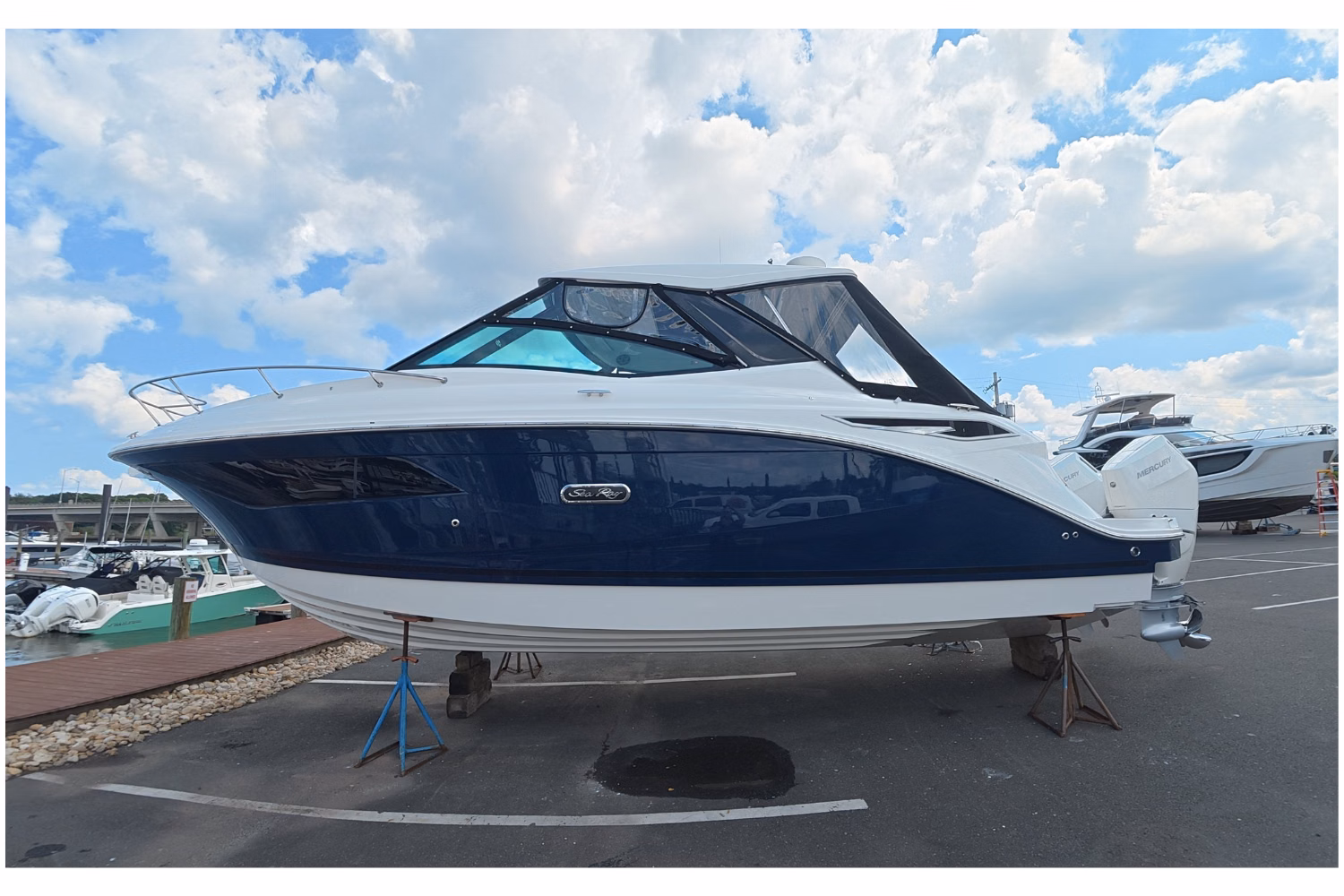 2026 Sea Ray Sundancer 320 Outboard