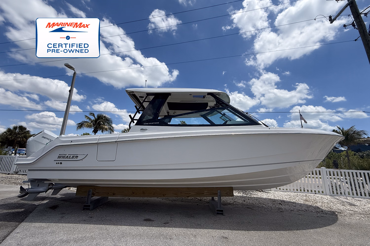 2025 Boston Whaler 330 Vantage 