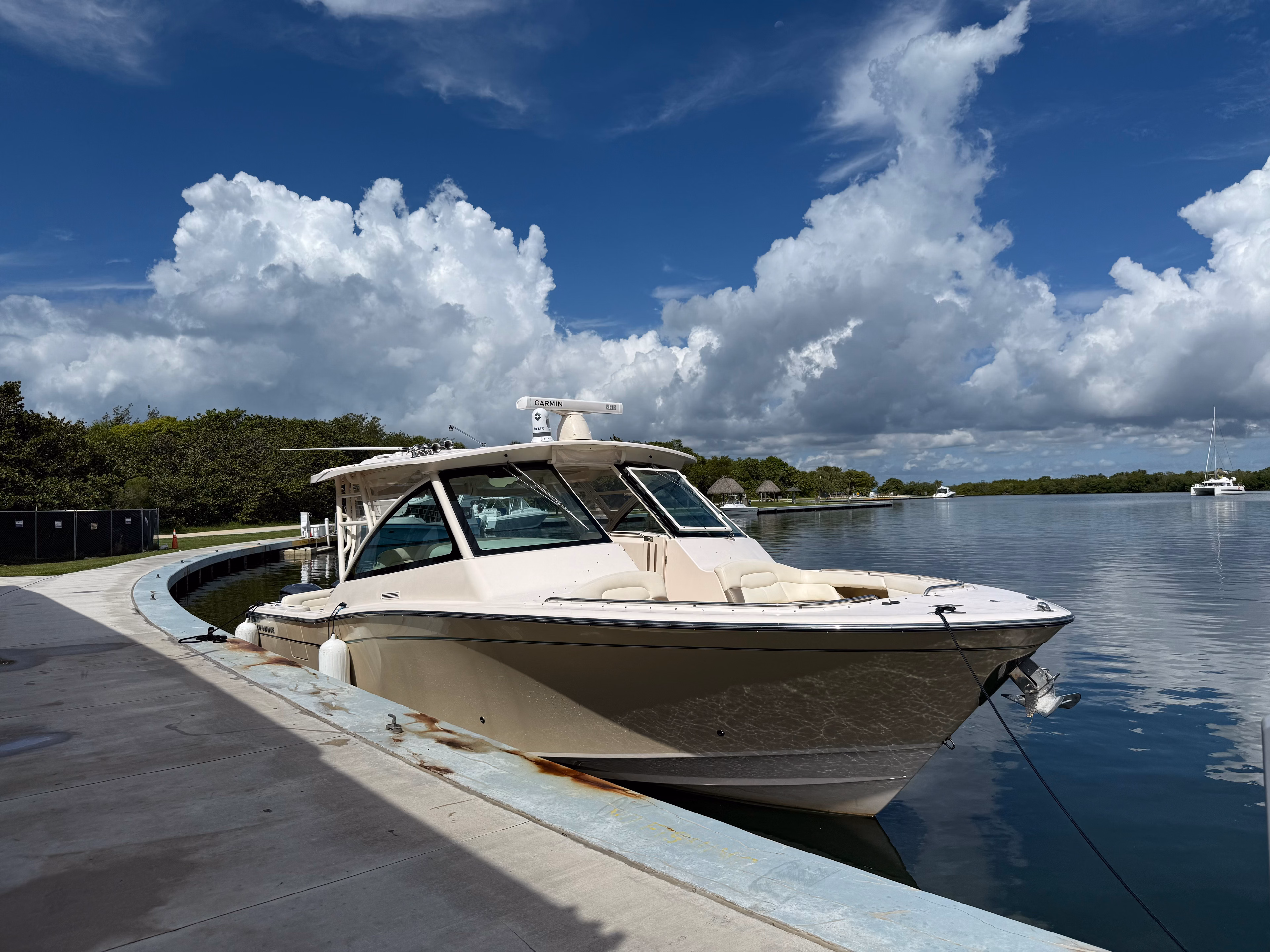 2014 Grady-White Boats Freedom 375